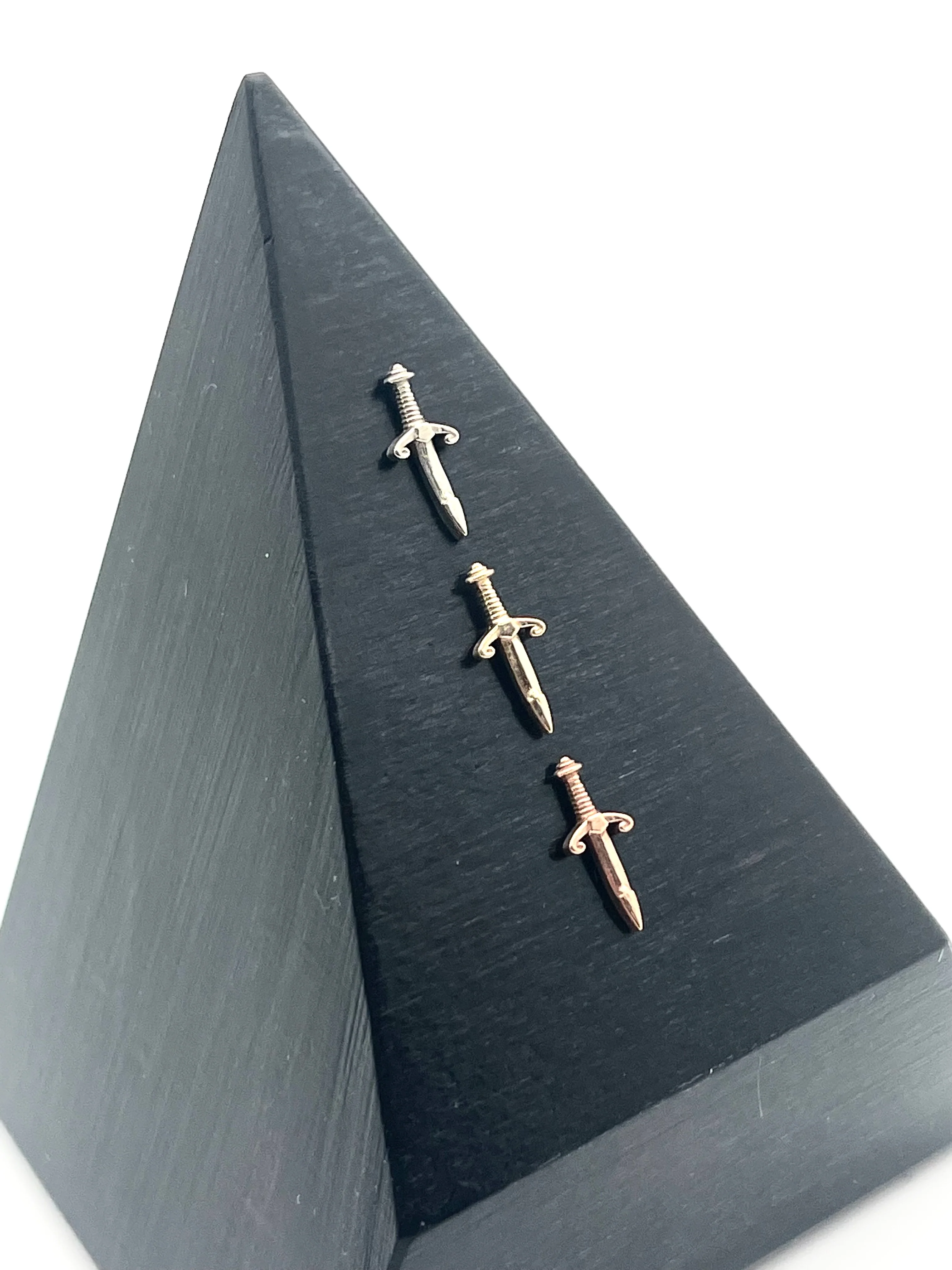 14k Dagger Threadless Gold End - Image 2