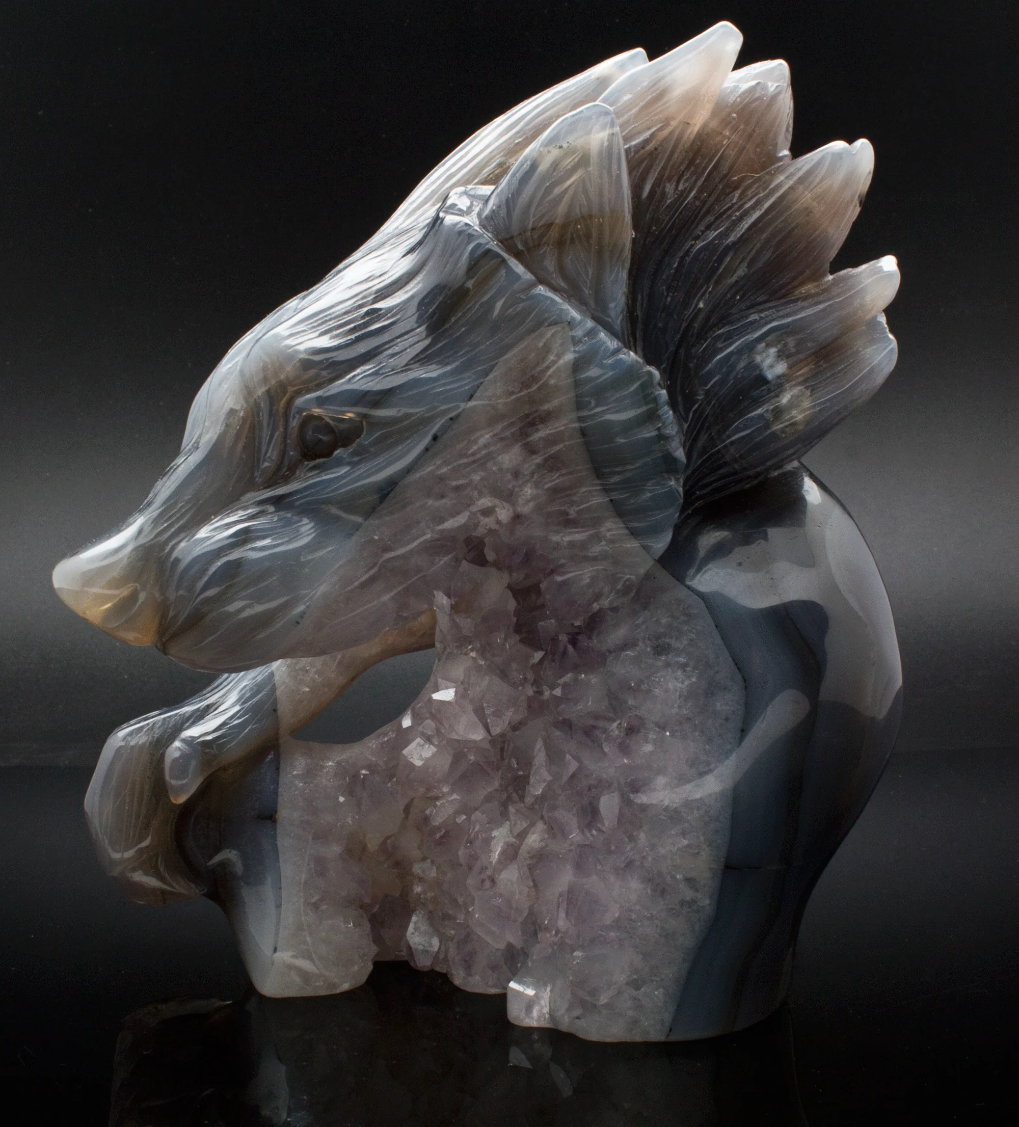 Agate and Amethyst Druzy Wolf Carving - Image 2
