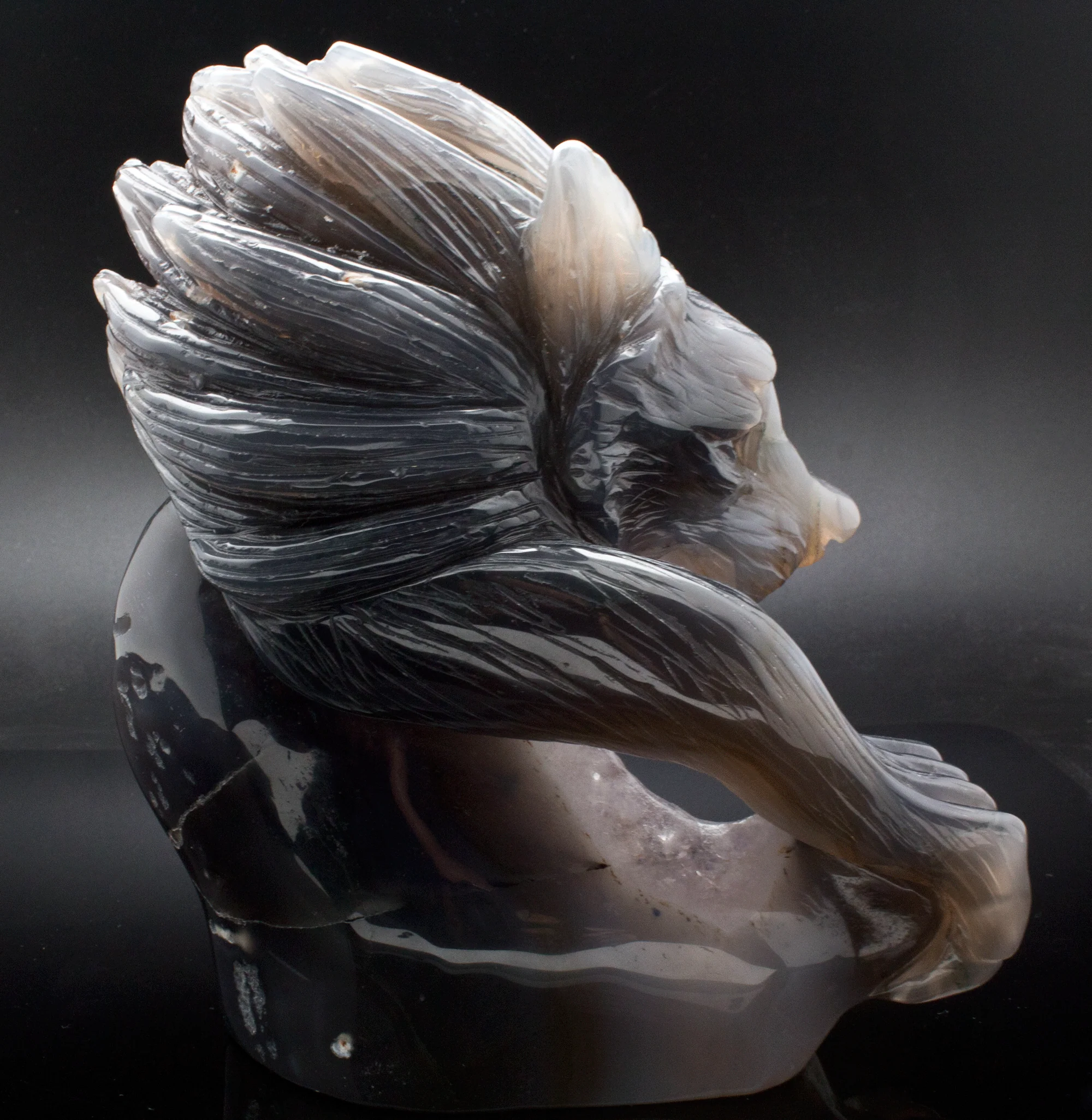 Agate and Amethyst Druzy Wolf Carving - Image 4