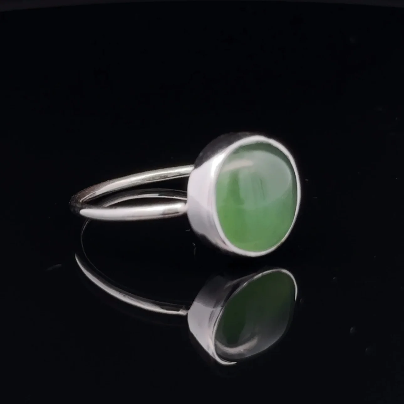 Sterling Silver Nephrite Jade Ring Size 9 - Image 2