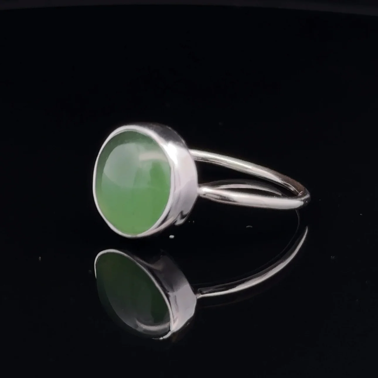 Sterling Silver Nephrite Jade Ring Size 9 - Image 3