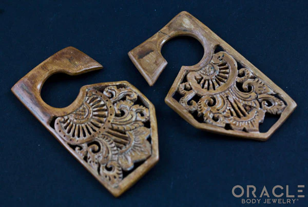 1/2" (12.5mm) Fossilized Mammoth Ivory Ornate Shields - Image 2