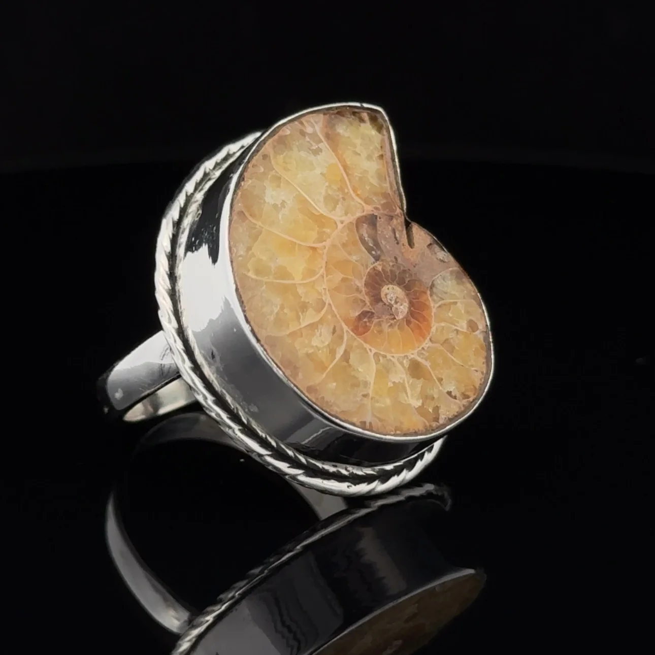 Sterling Silver Ammonite Ring Size 7 - Image 2