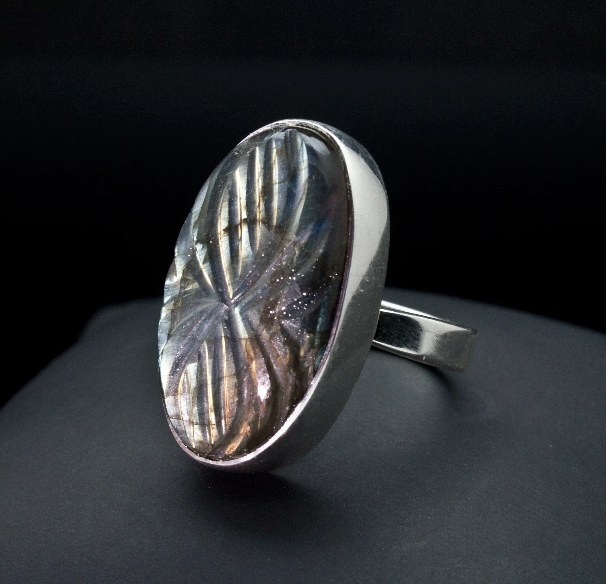 Sterling Silver Carved Labradorite Ring Size 8 - Image 2