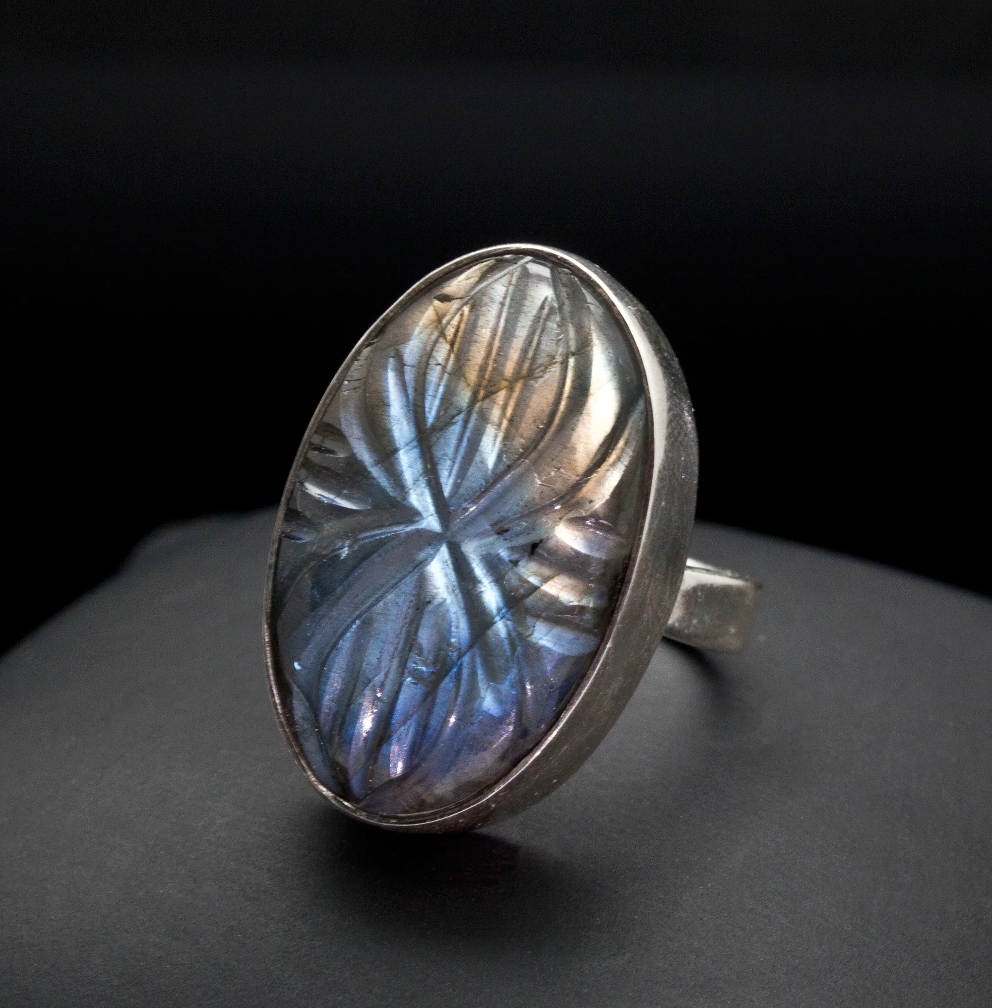 Sterling Silver Carved Labradorite Ring Size 7 - Image 2