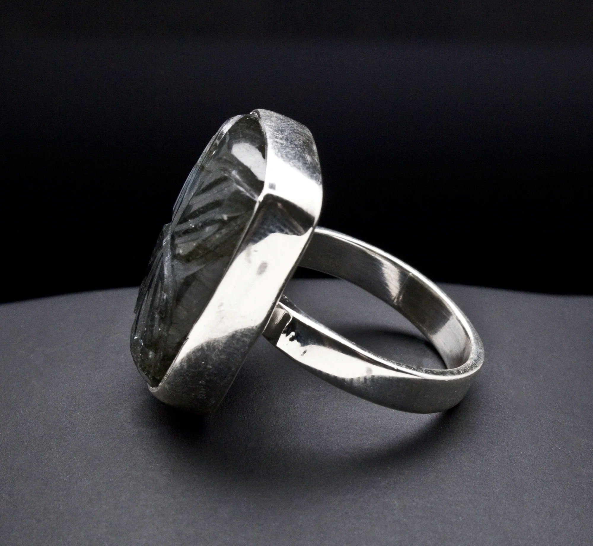 Sterling Silver Carved Labradorite Ring Size 7 - Image 3