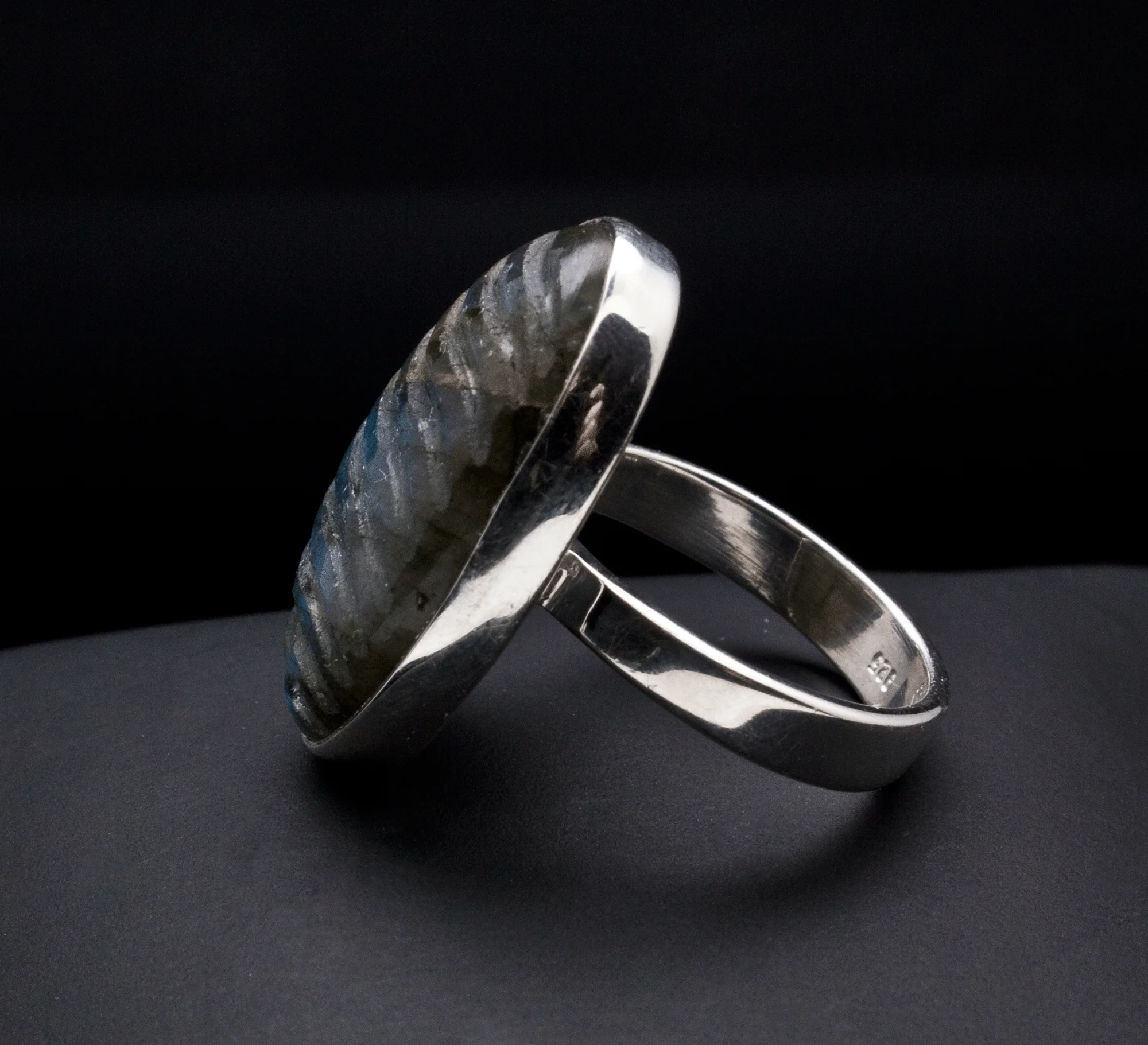 Sterling Silver Carved Labradorite Ring Size 7 - Image 3
