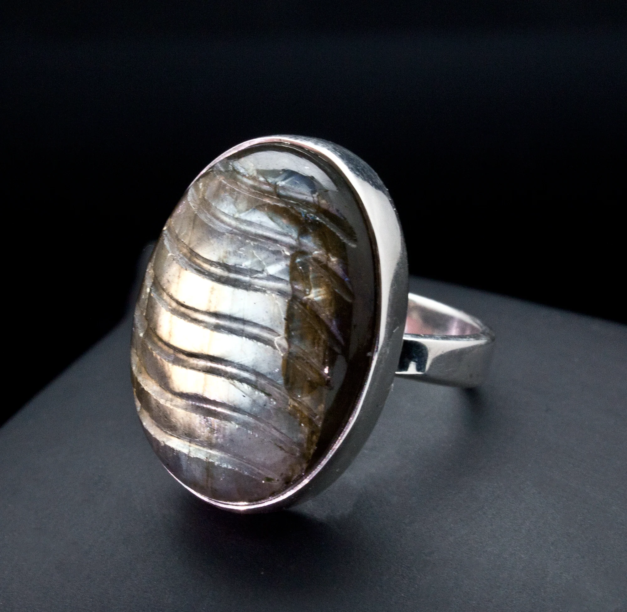 Sterling Silver Carved Labradorite Ring Size 7 - Image 2
