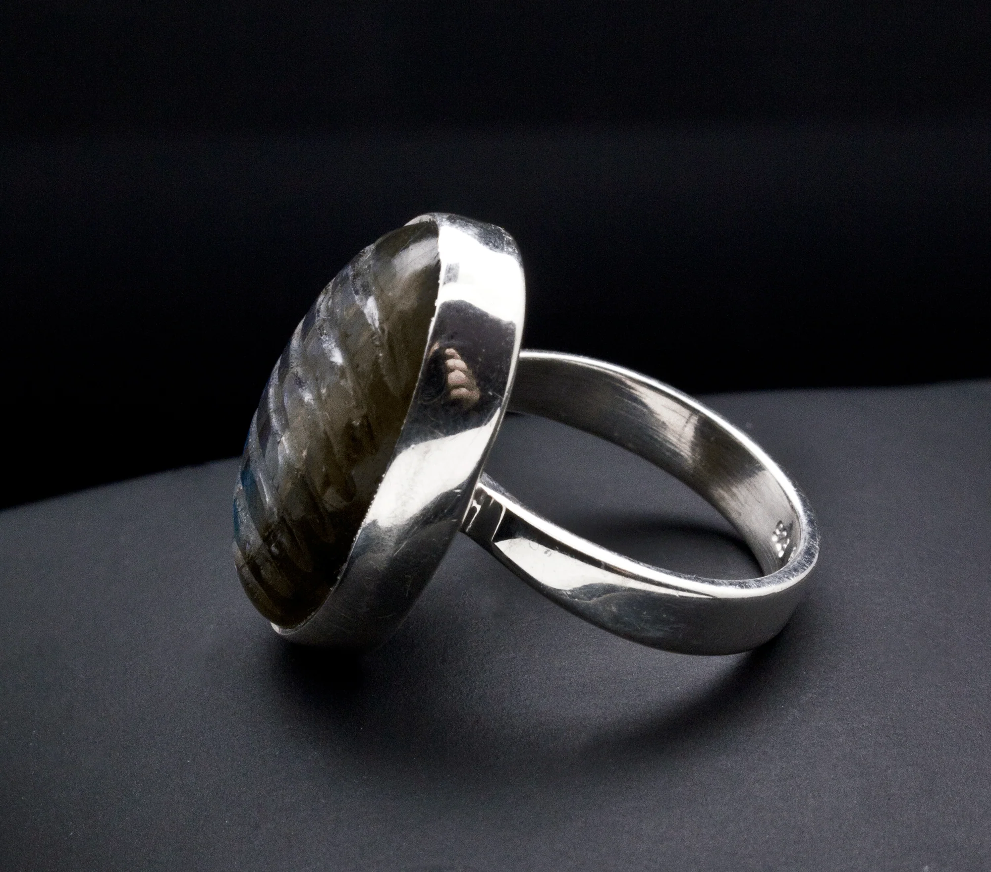 Sterling Silver Carved Labradorite Ring Size 6 - Image 3