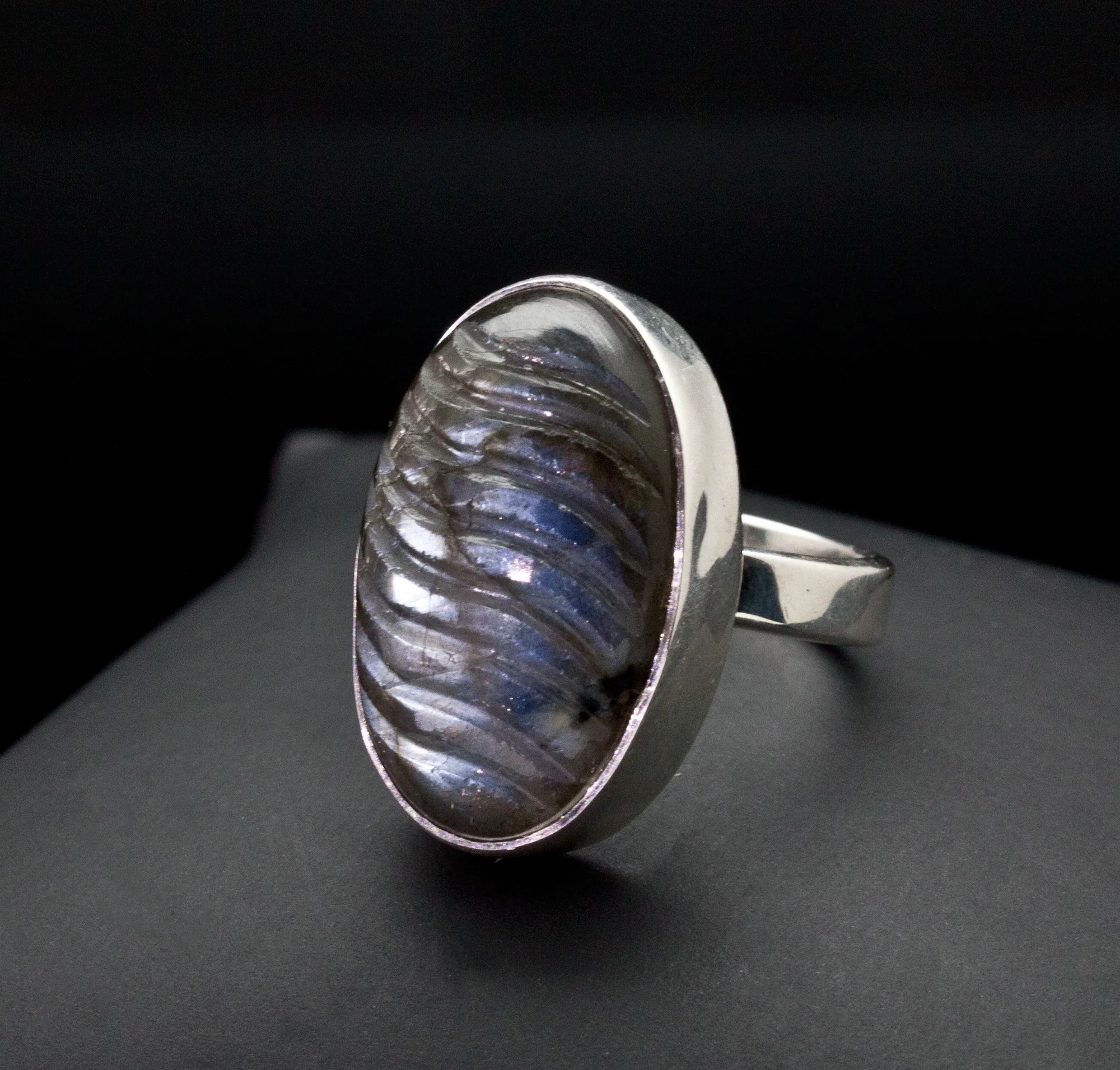 Sterling Silver Carved Labradorite Ring Size 6 - Image 2