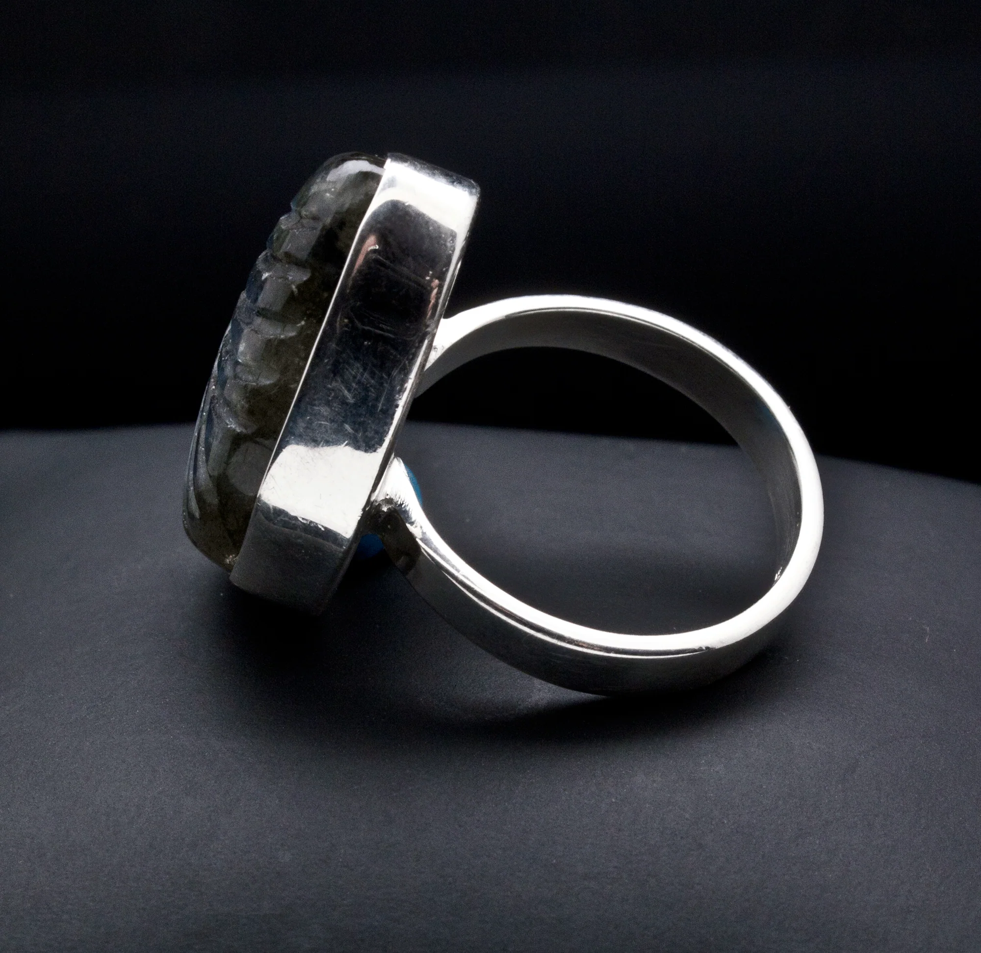 Sterling Silver Carved Labradorite Ring Size 8 - Image 2