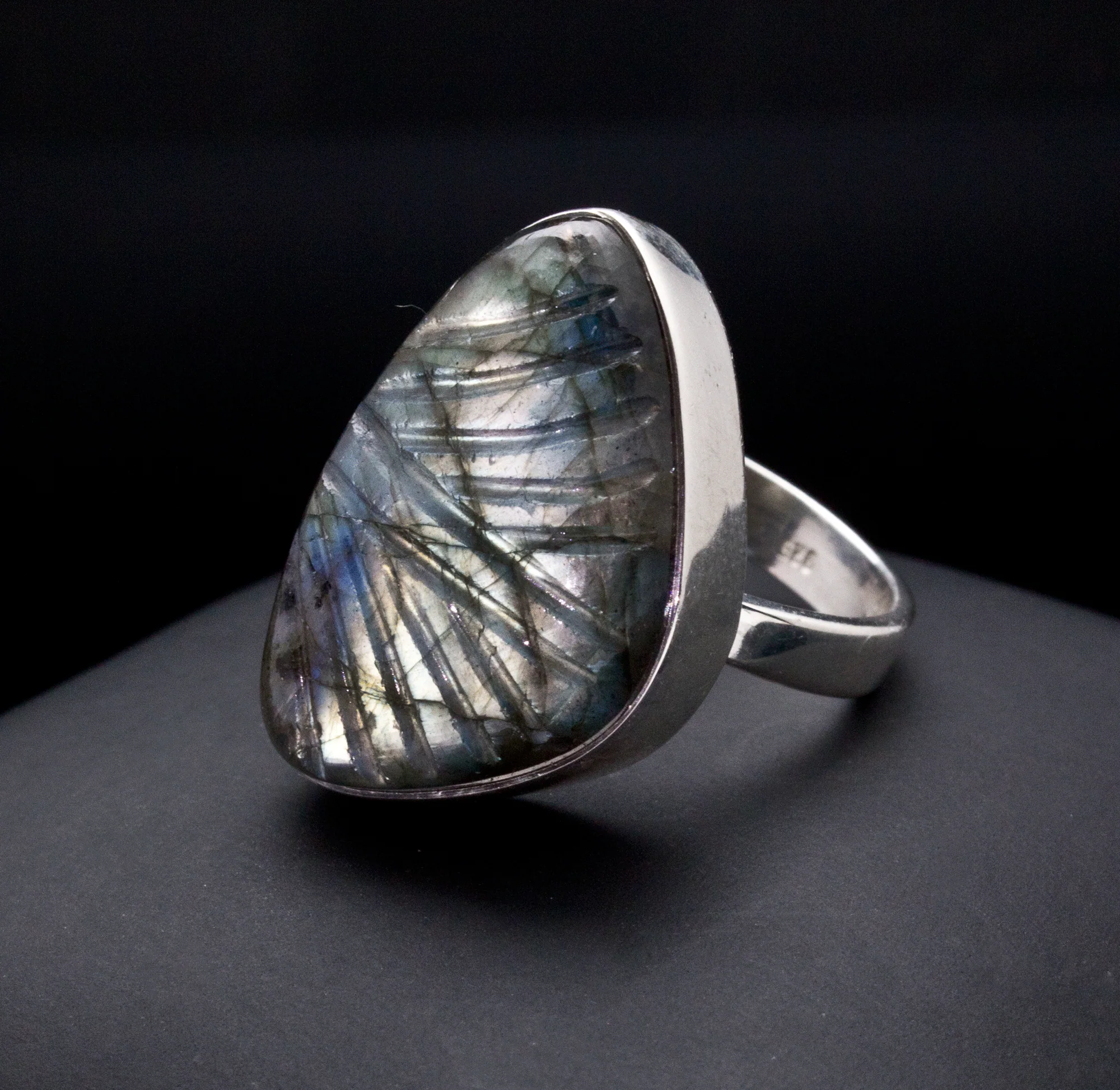 Sterling Silver Carved Labradorite Ring Size 8 - Image 3
