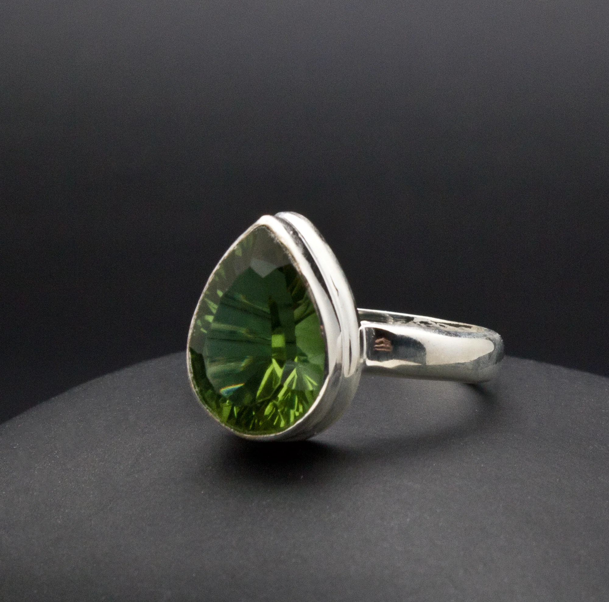 Sterling Silver Color Changing Alexandrite Ring Size 9 - Image 2