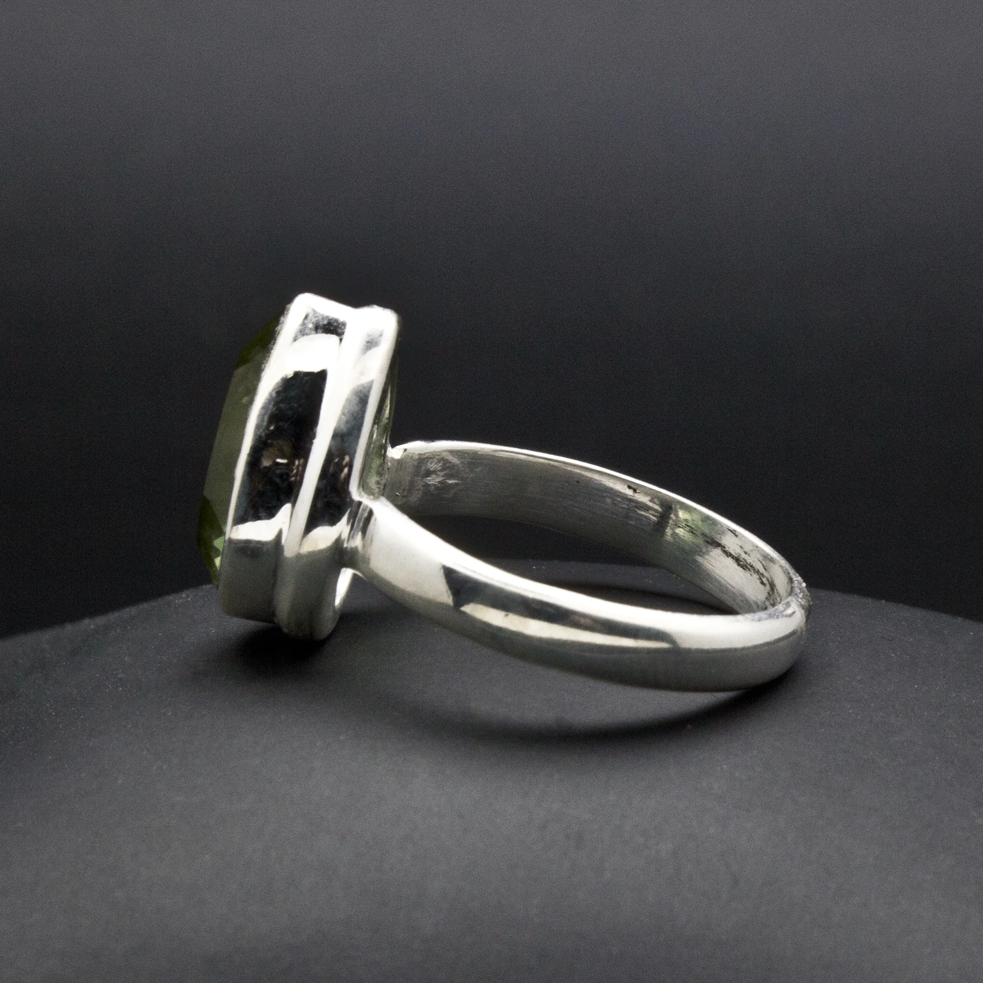 Sterling Silver Color Changing Alexandrite Ring Size 9 - Image 3