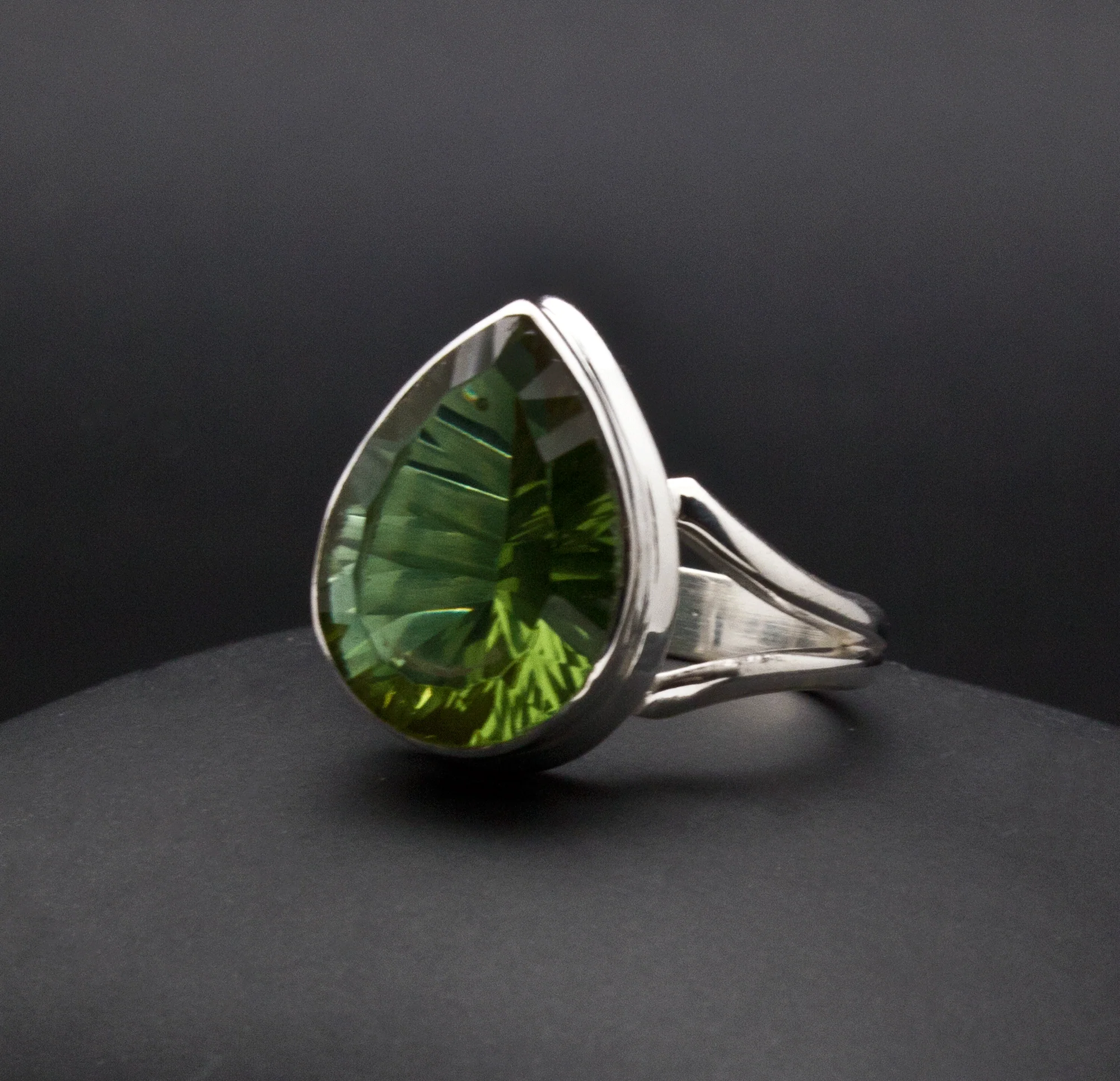 Sterling Silver Color Changing Alexandrite Ring Size 7 - Image 2