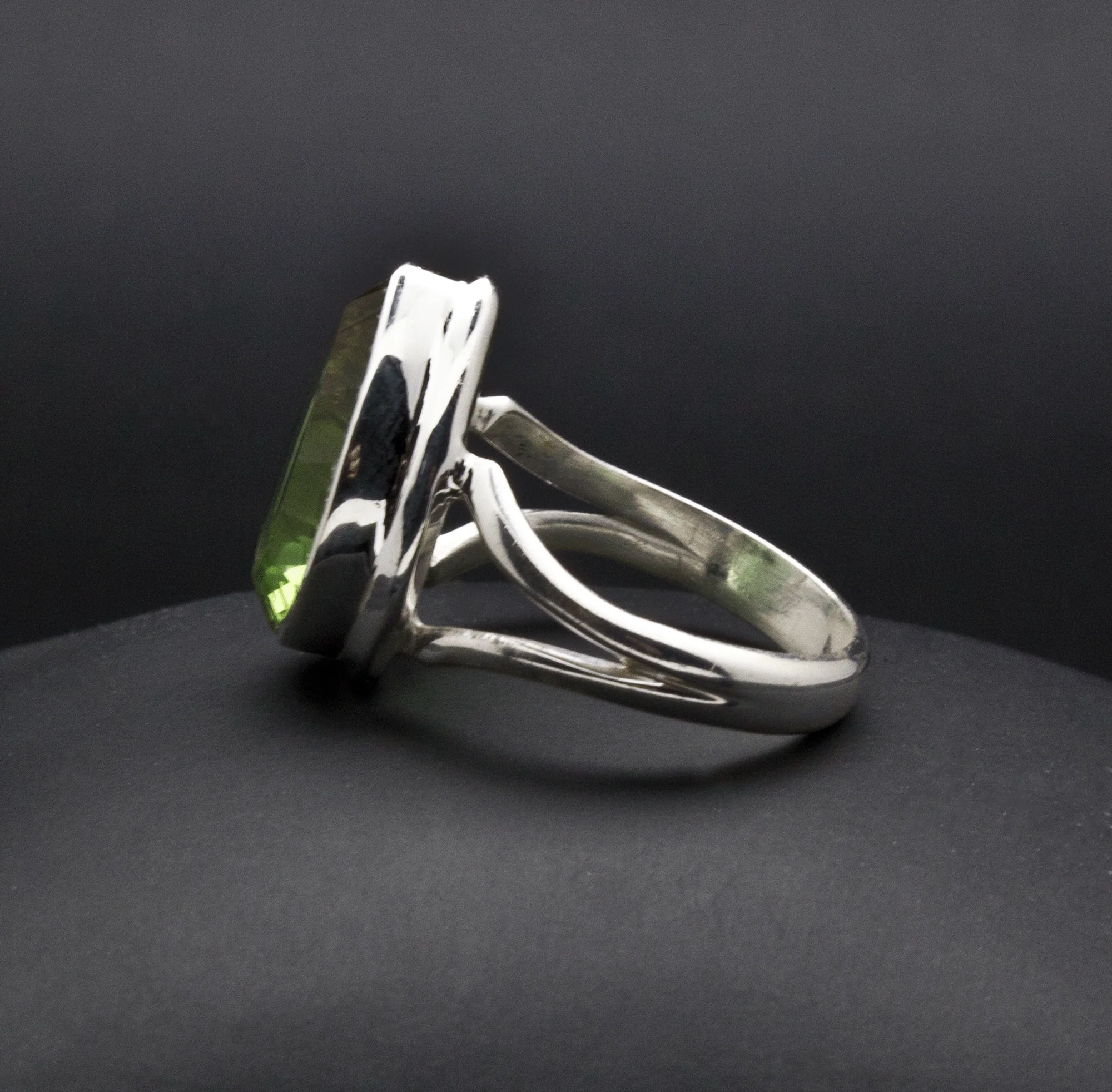 Sterling Silver Color Changing Alexandrite Ring Size 7 - Image 3