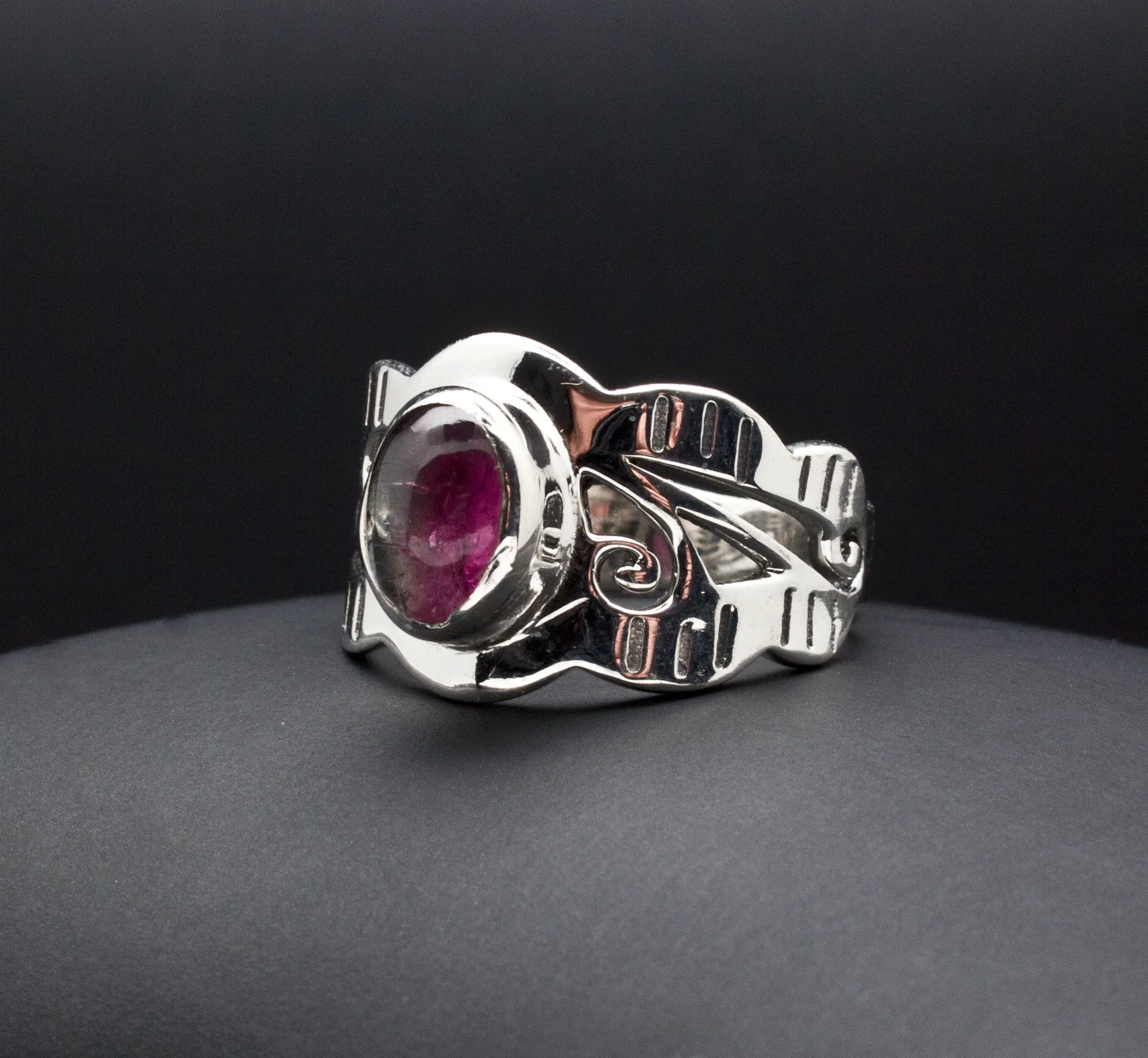 Sterling Silver Garnet Ring Size 7 - Image 2