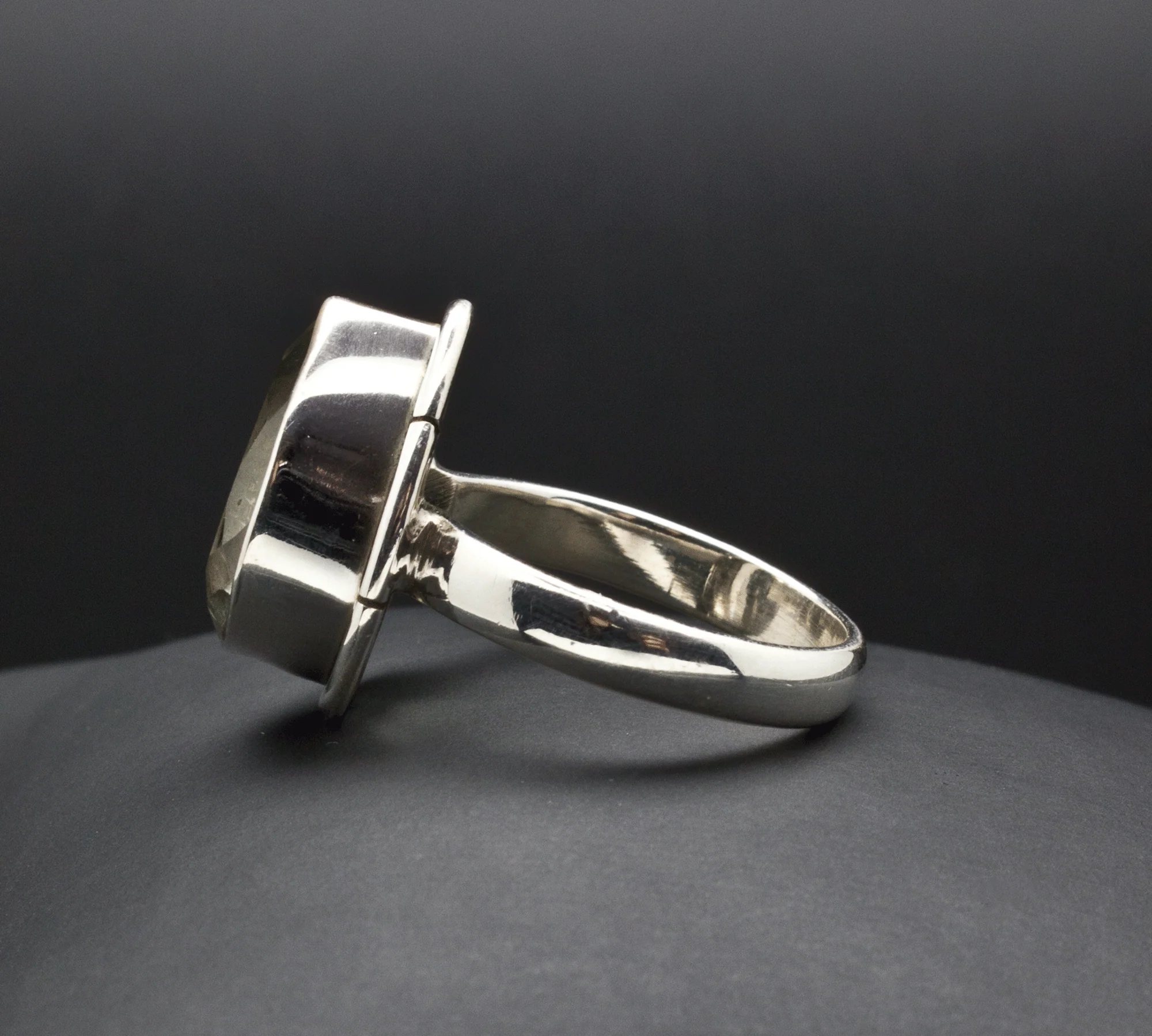 Sterling Silver Green Amethyst Ring Size 7 - Image 3
