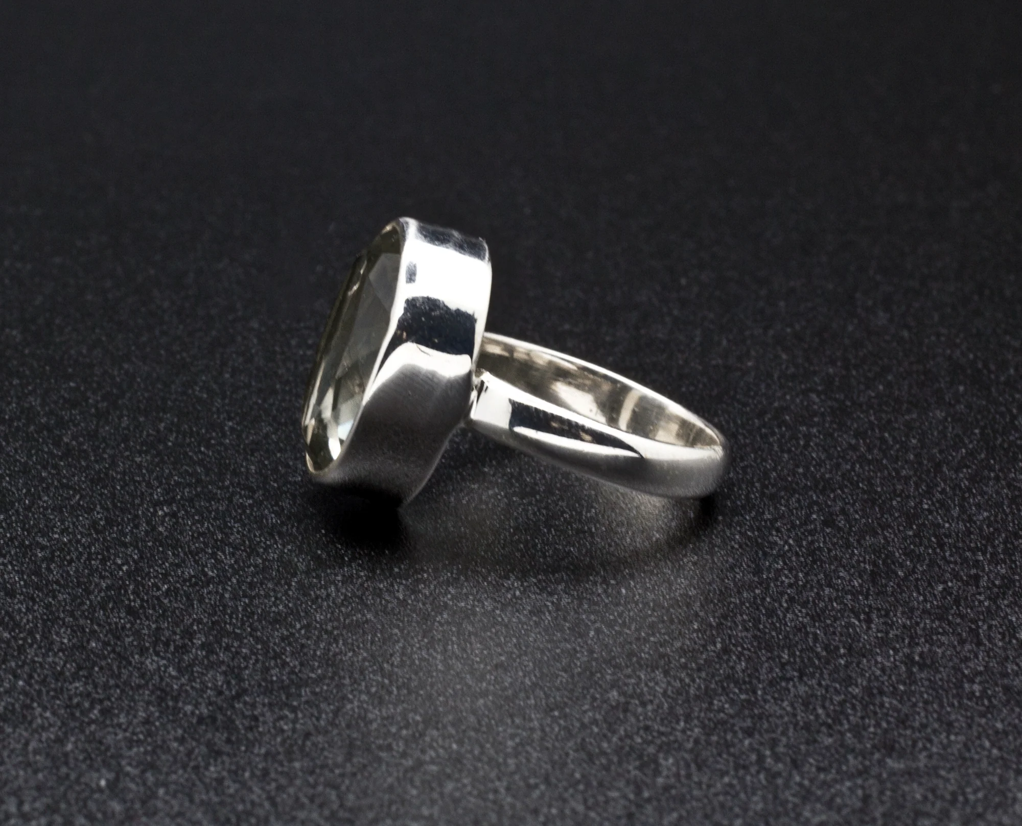 Sterling Silver Green Amethyst Ring Size 7 - Image 3