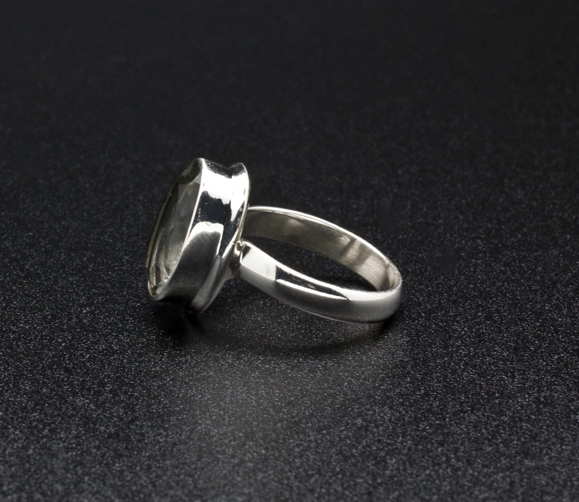 Sterling Silver Green Amethyst Ring Size 7 - Image 3