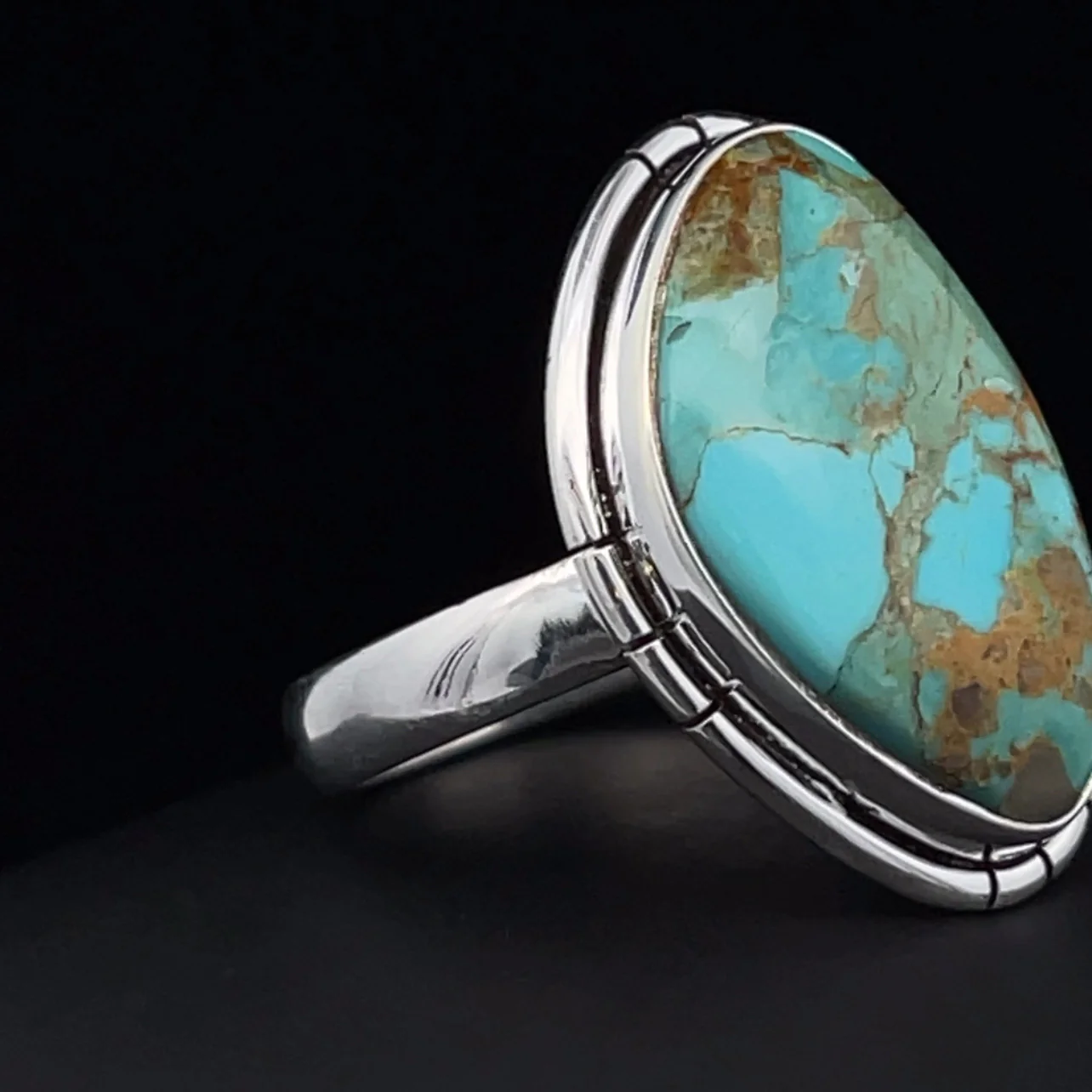 Sterling Silver Kingman Turquoise Ring Size 8 - Image 2