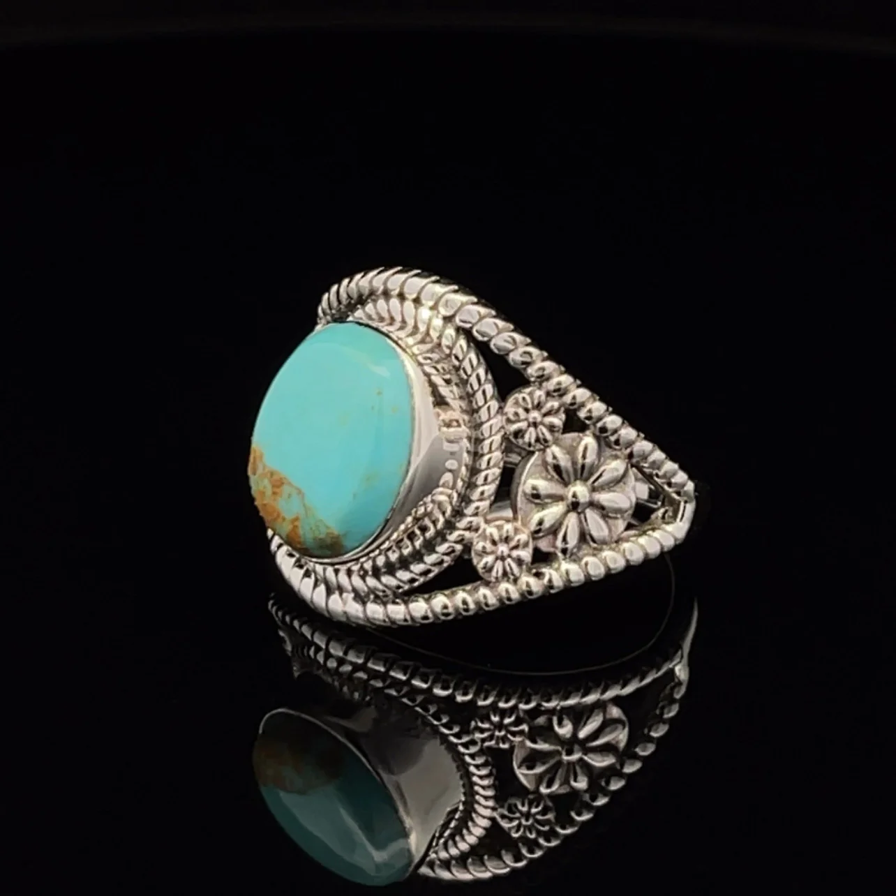 Sterling Silver Kingman Turquoise Ring Size 6.5 - Image 3