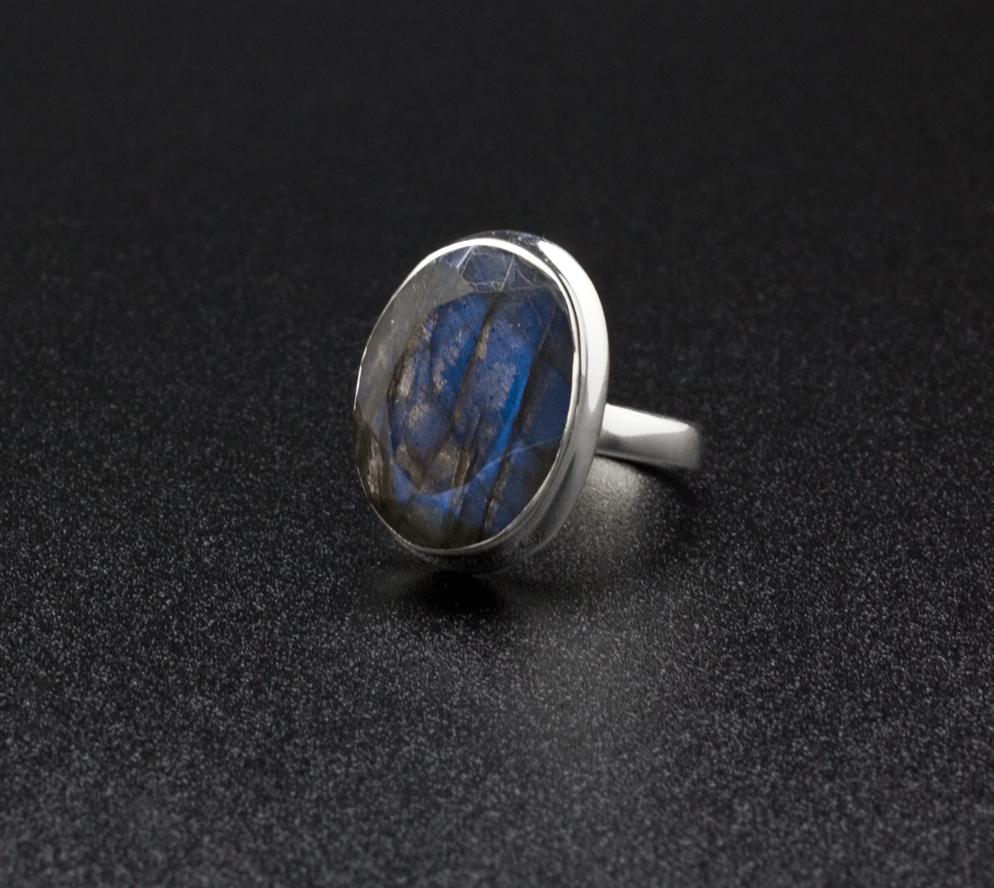 Sterling Silver Labradorite Ring Size 7 - Image 2