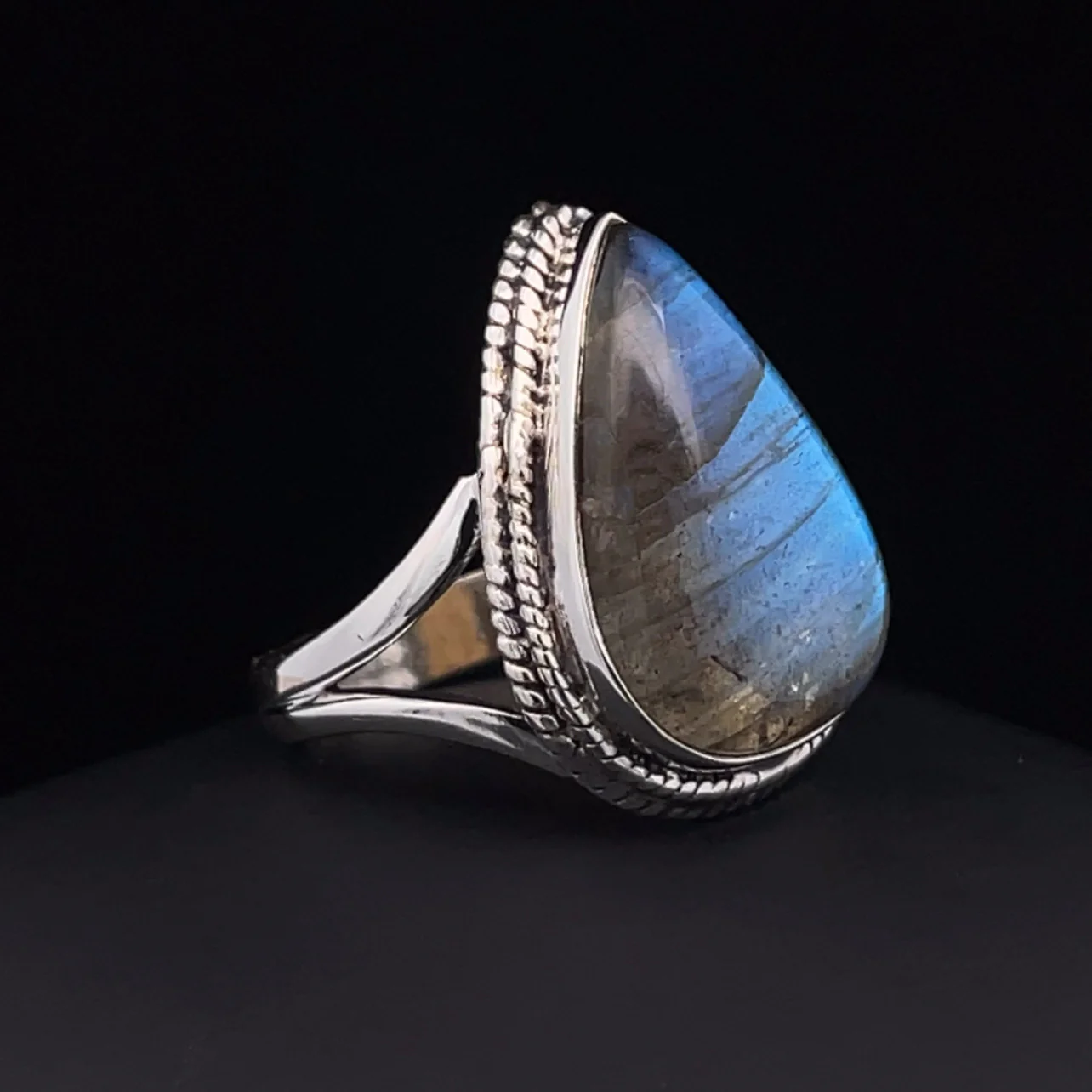 Sterling Silver Labradorite Ring Size 8 - Image 2