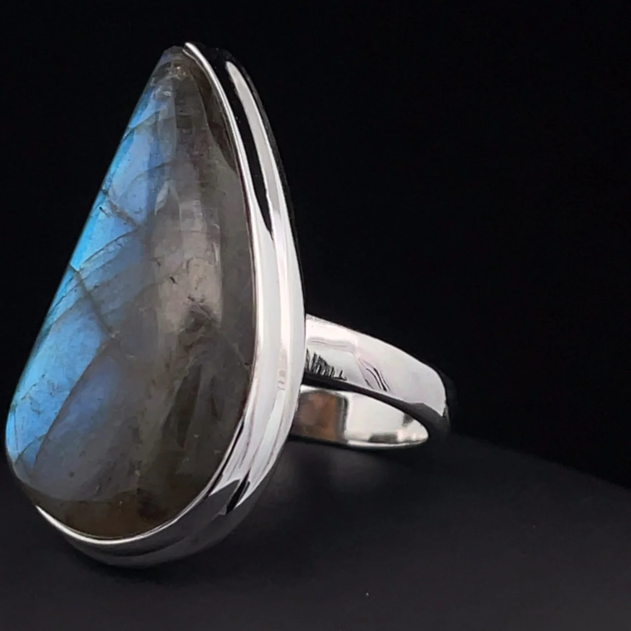 Sterling Silver Labradorite Ring Size 8 - Image 3