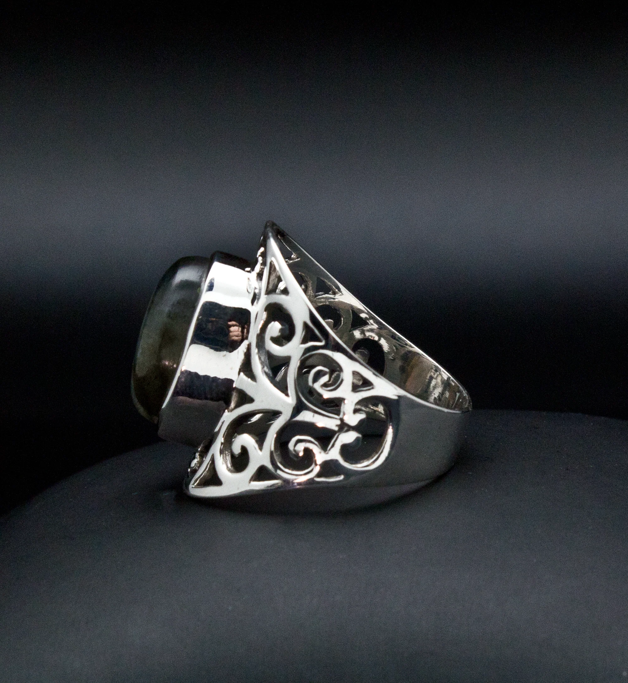 Sterling Silver Labradorite Ring Size 8 - Image 3