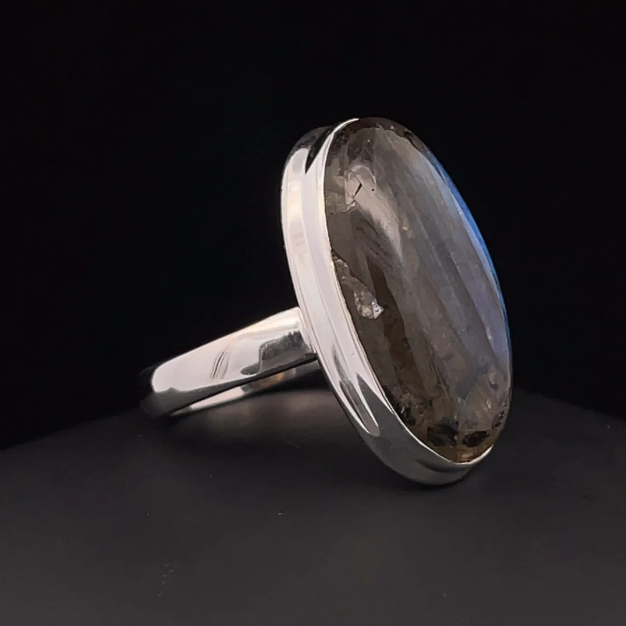 Sterling Silver Labradorite Ring Size 9 - Image 2
