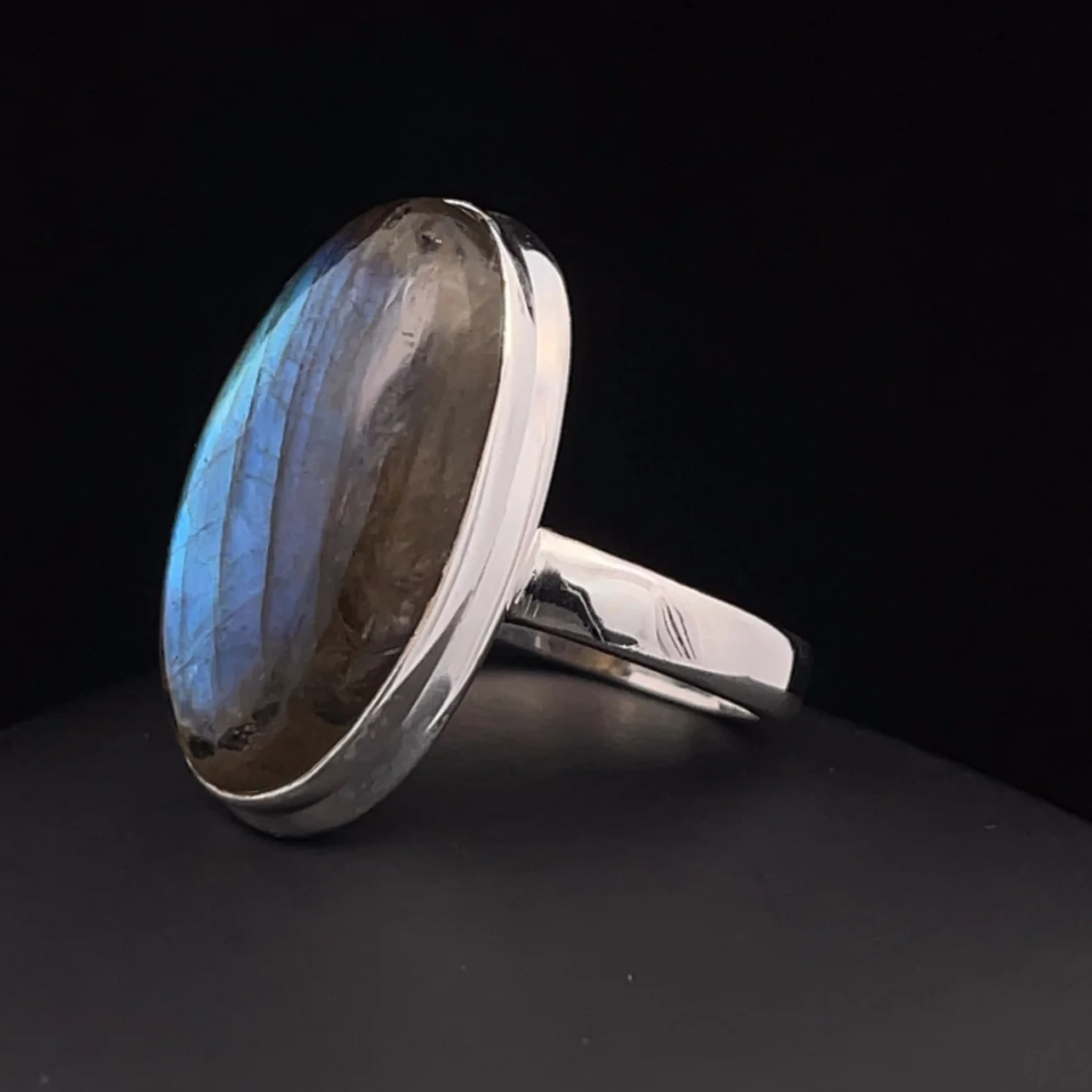 Sterling Silver Labradorite Ring Size 9 - Image 3