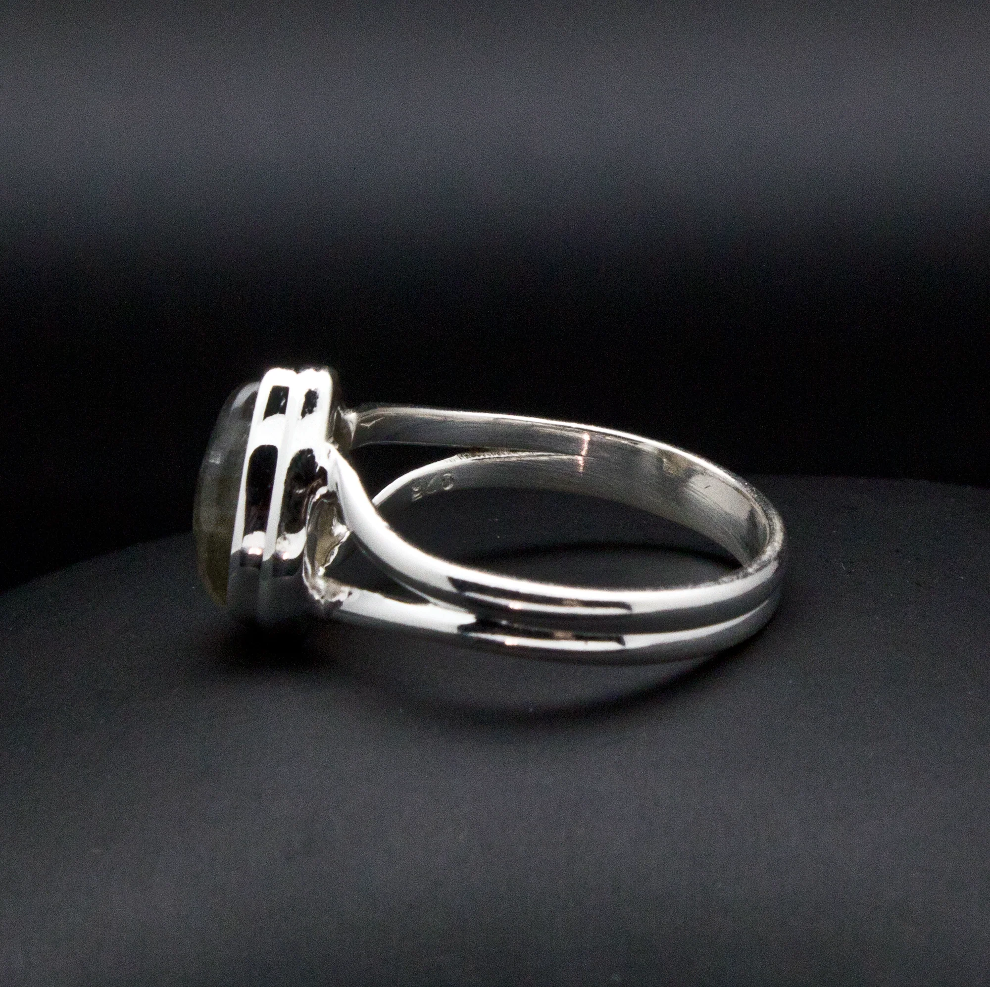 Sterling Silver Labradorite Ring Size 7 - Image 3