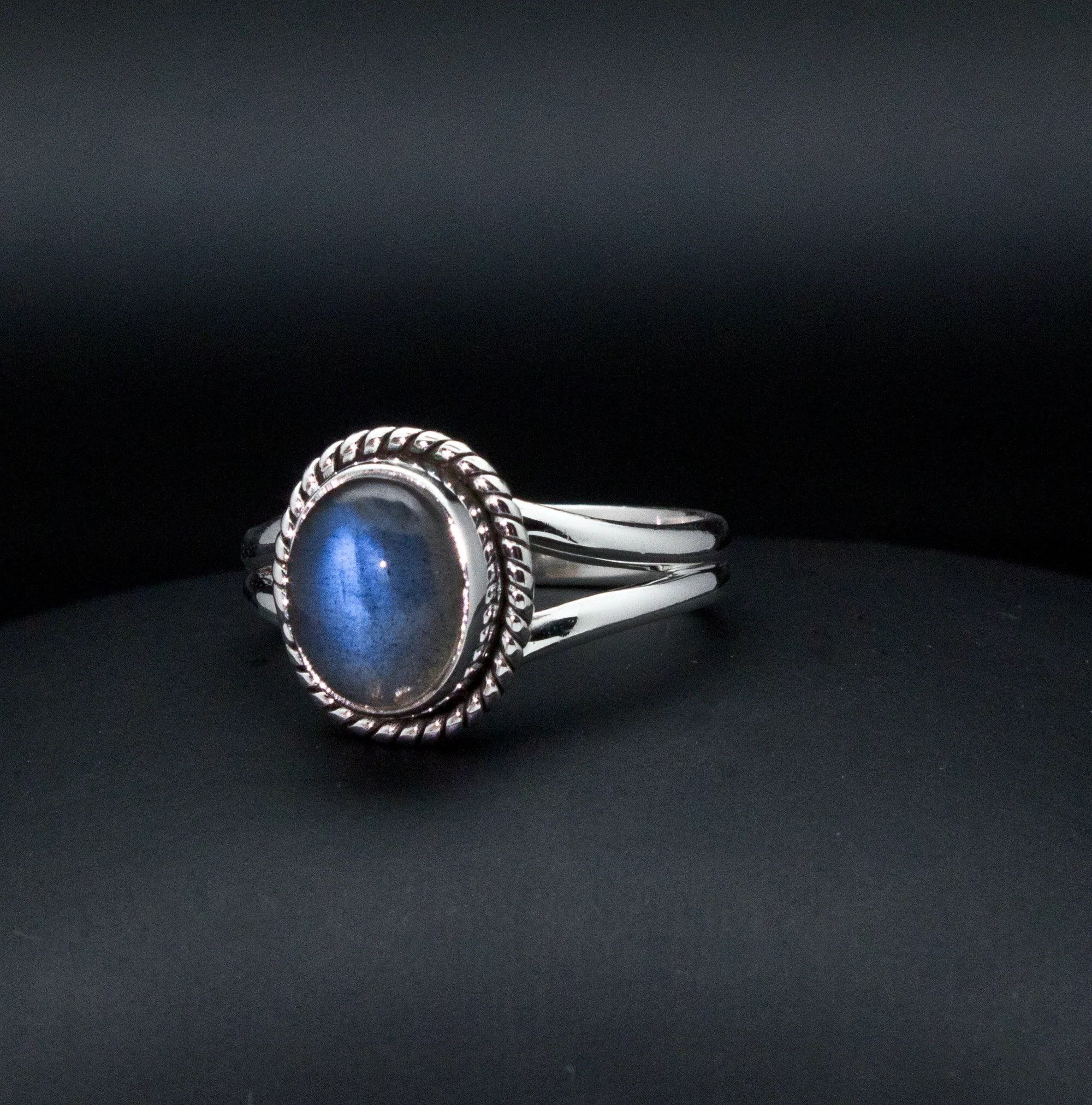 Sterling Silver Labradorite Ring Size 7 - Image 2