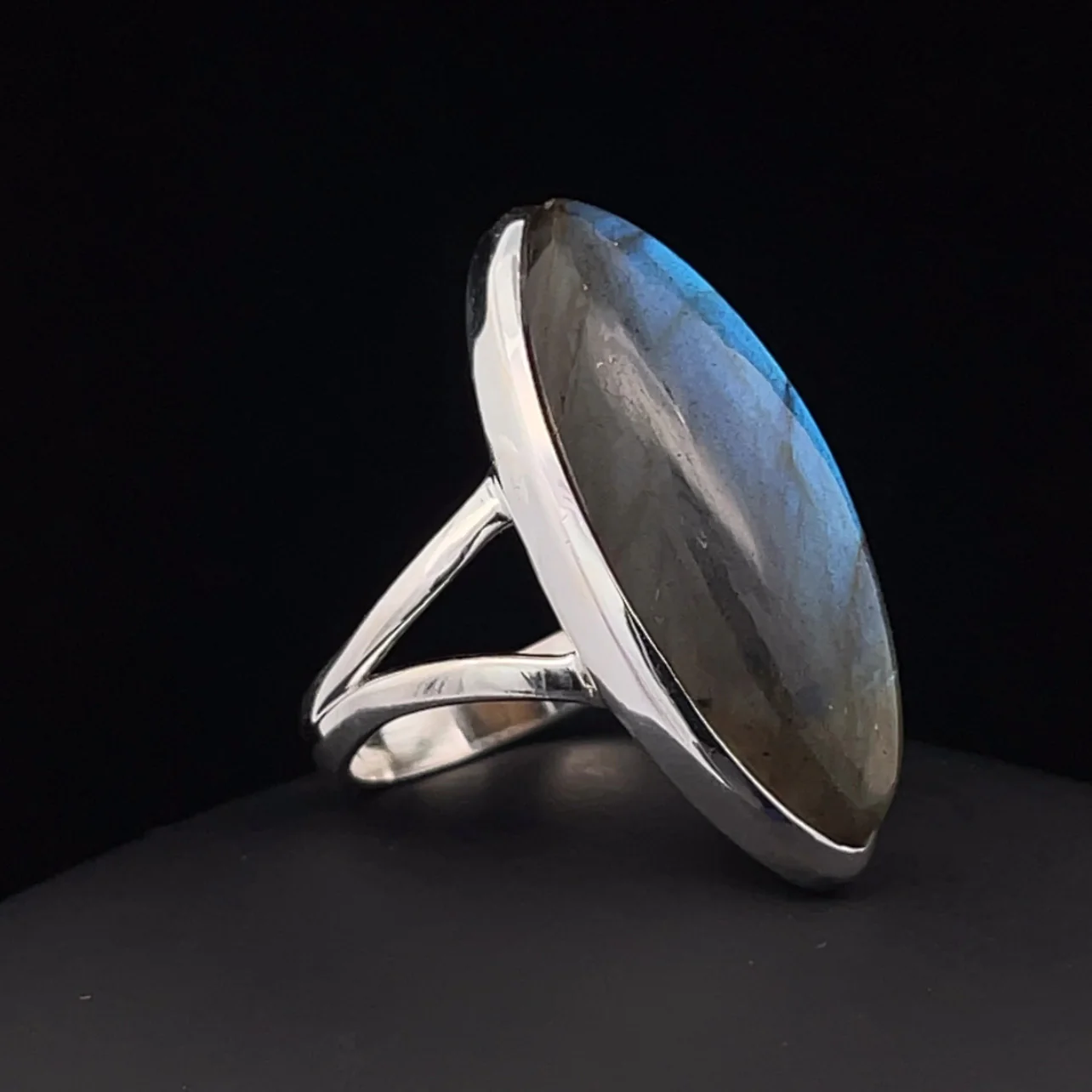Sterling Silver Labradorite Ring Size 9 - Image 2