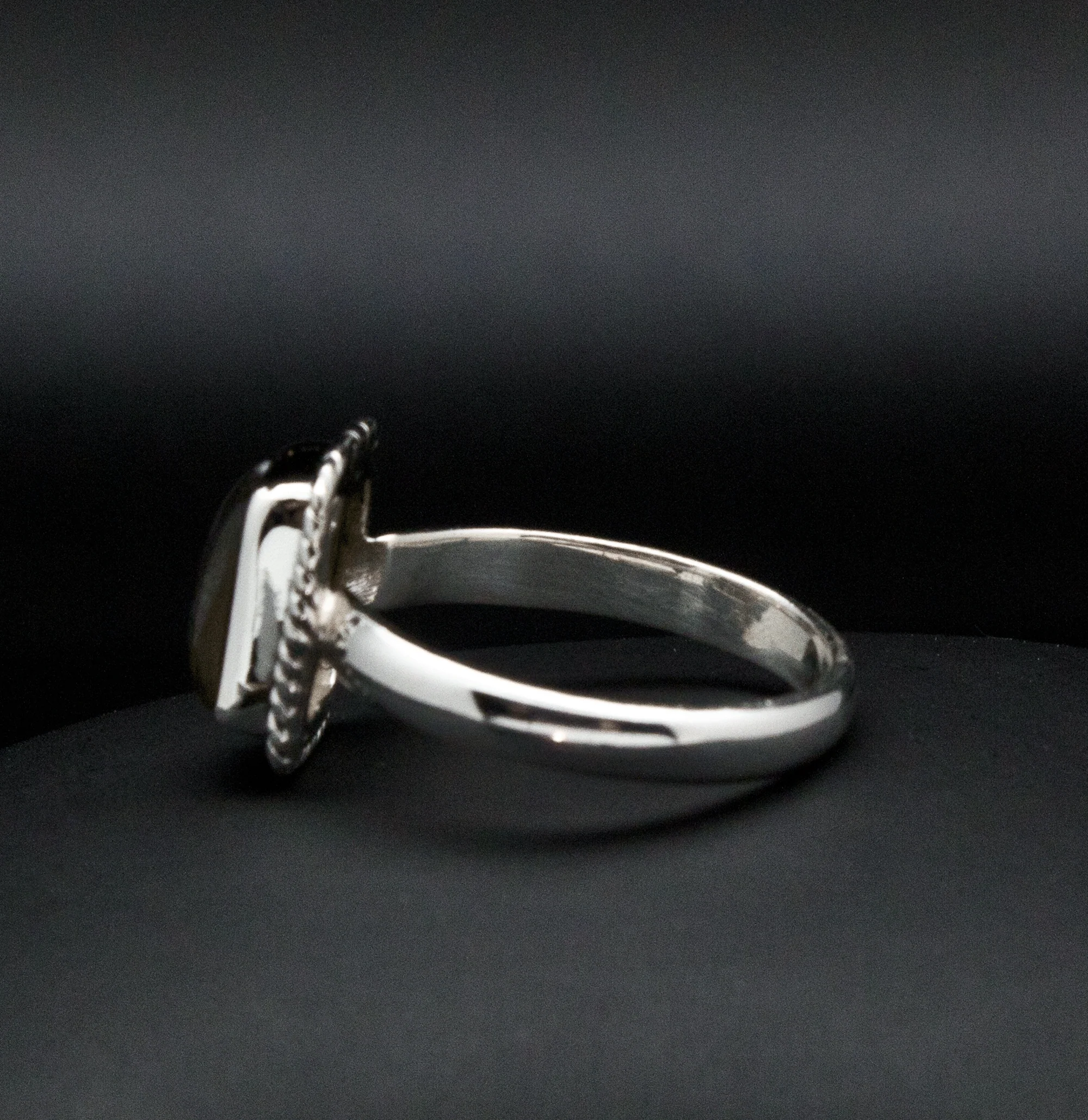 Sterling Silver Labradorite Ring Size 7 - Image 3