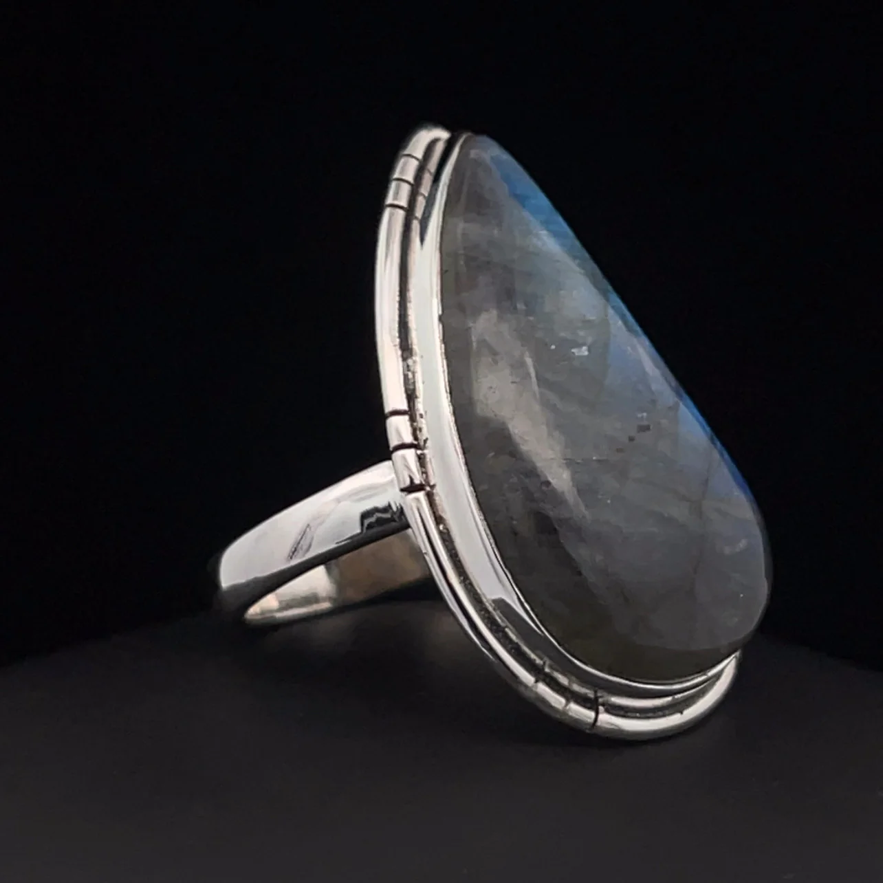 Sterling Silver Labradorite Ring Size 10 - Image 2