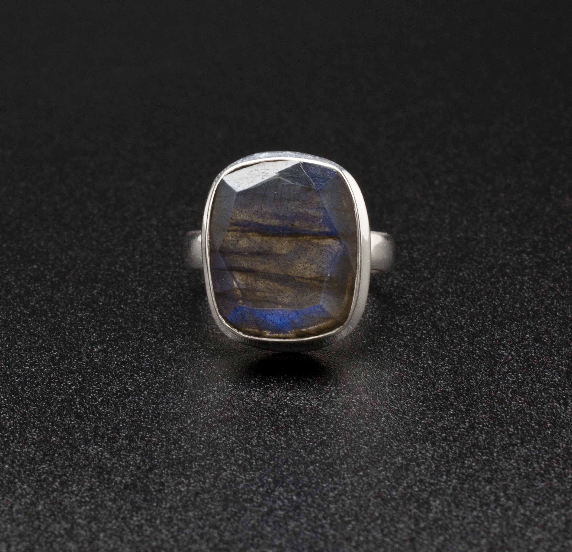 Sterling Silver Labradorite Ring Size 7 - Image 2