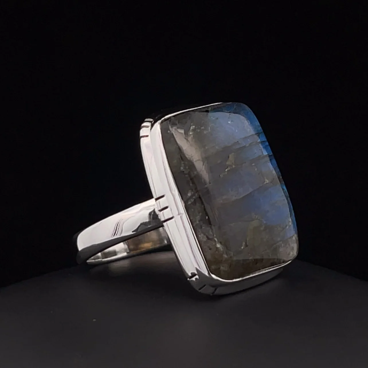 Sterling Silver Labradorite Ring Size 11 - Image 2