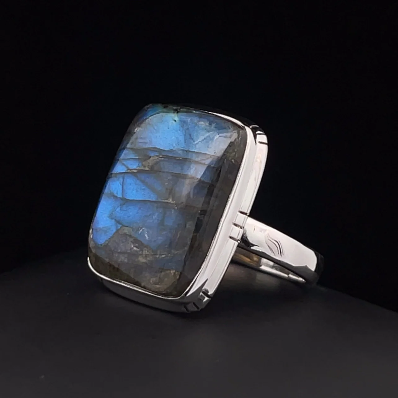 Sterling Silver Labradorite Ring Size 11 - Image 3