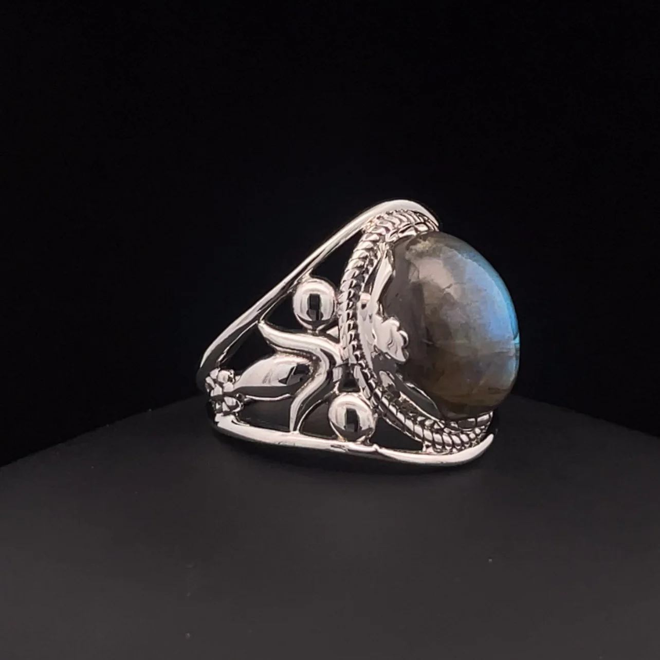 Sterling Silver Labradorite Ring Size 7 - Image 2