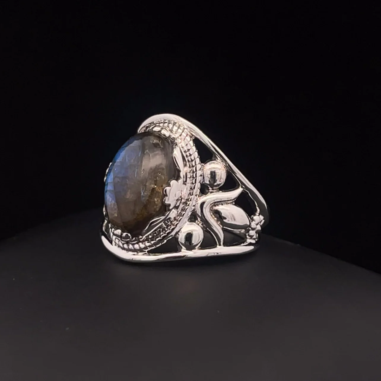 Sterling Silver Labradorite Ring Size 7 - Image 3