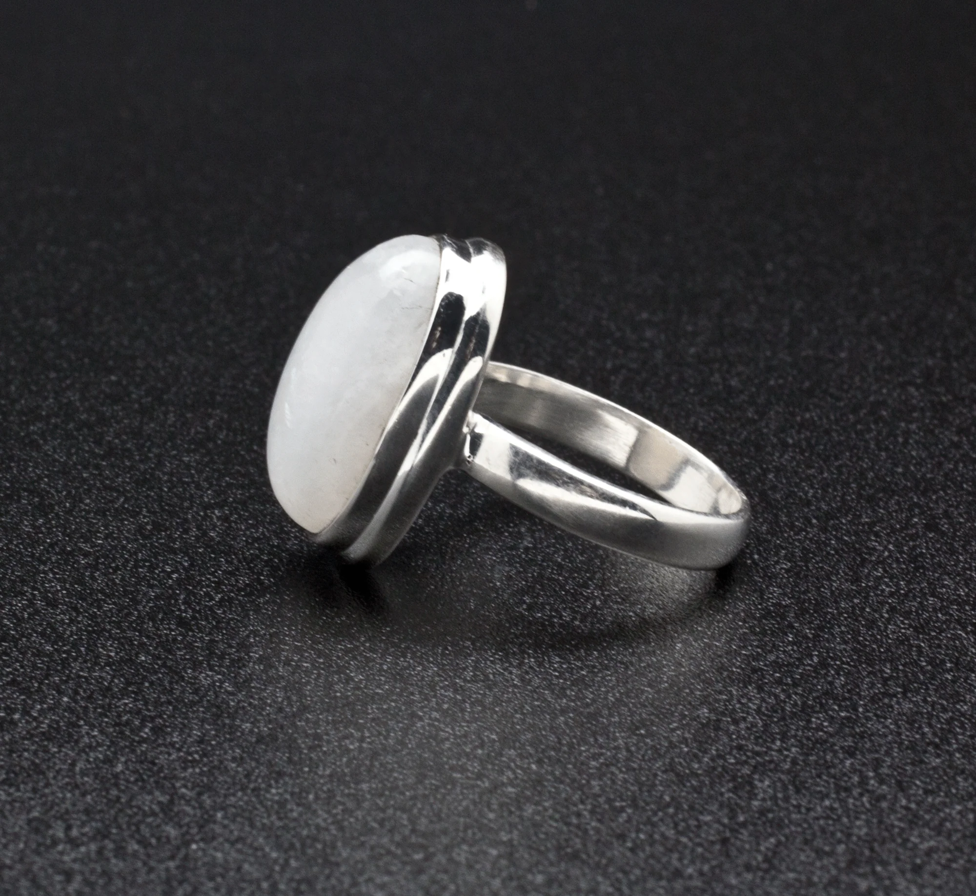 Sterling Silver Moonstone Ring Size 7 - Image 3