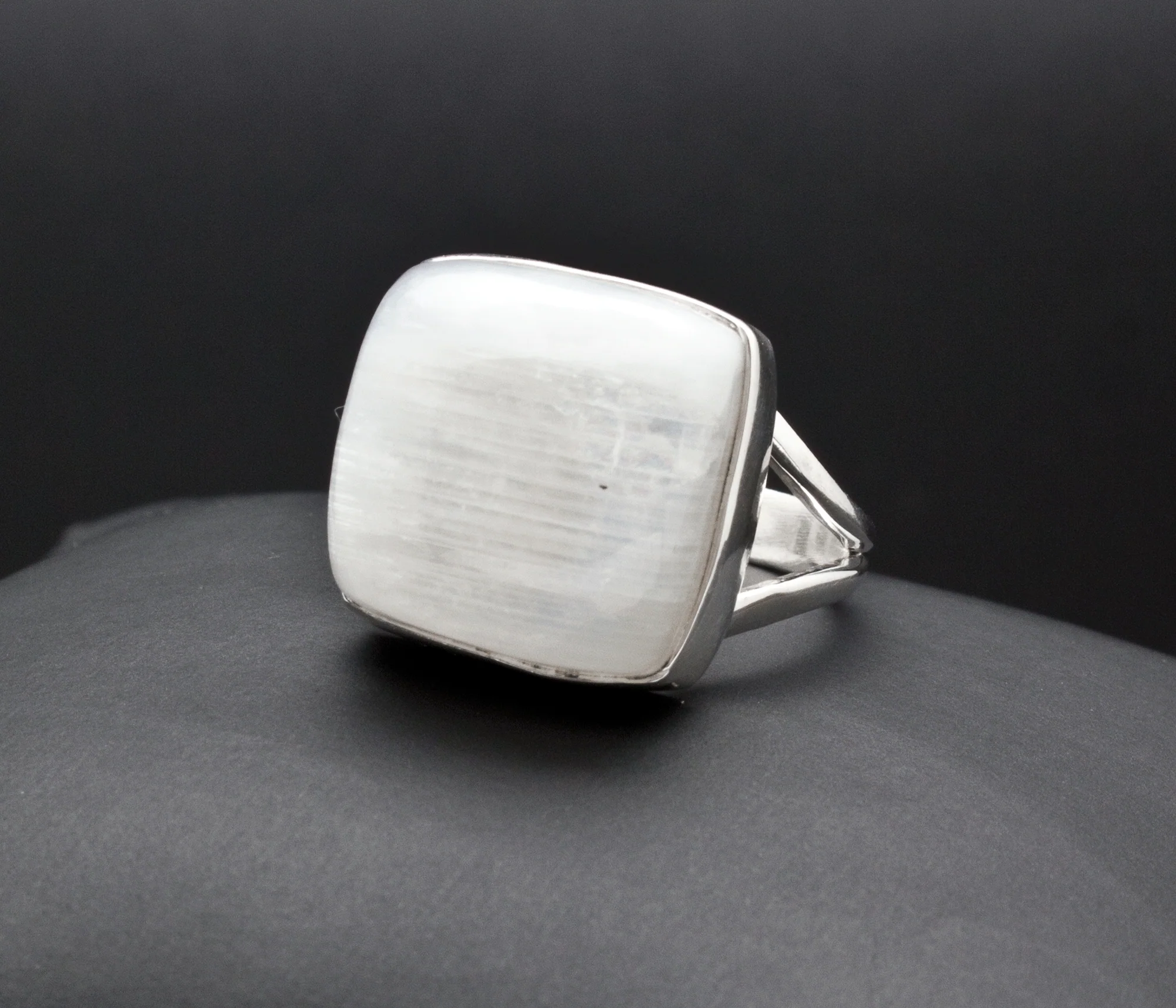 Sterling Silver Moonstone Ring Size 7 - Image 2