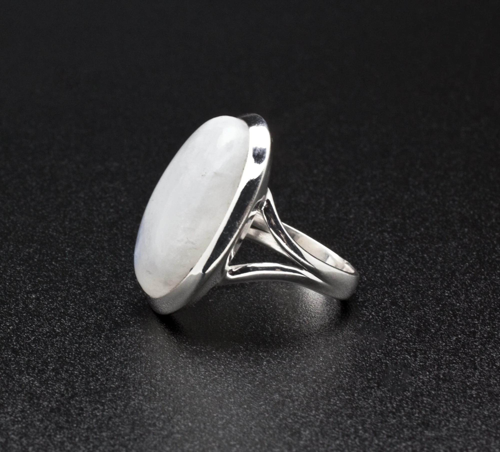 Sterling Silver Moonstone Ring Size 7 - Image 3