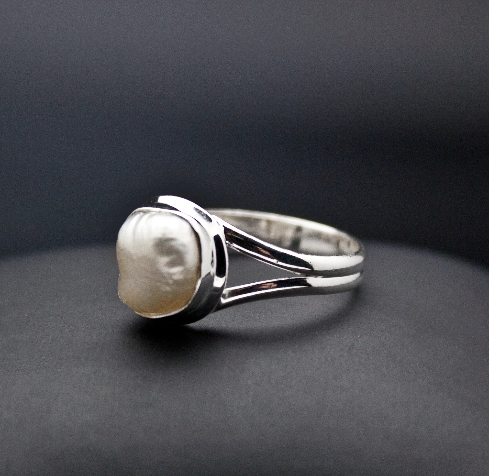 Sterling Silver Pearl Ring Size 8 - Image 2