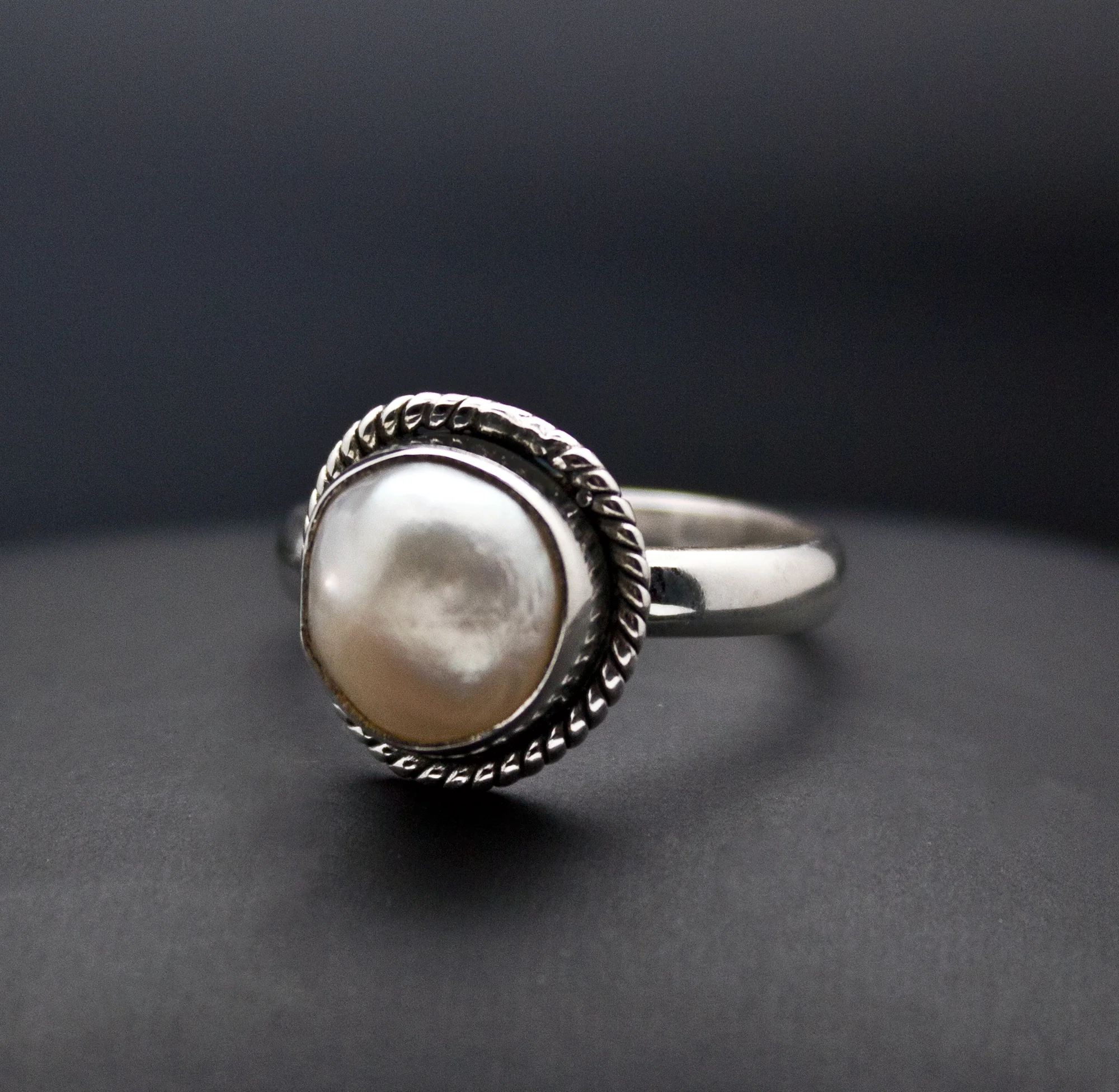 Sterling Silver Pearl Ring Size 7 - Image 2