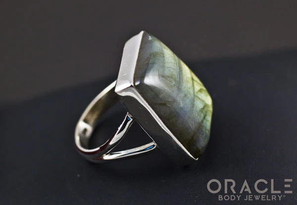 Sterling Silver ring with Labradorite Size 6 - Image 3