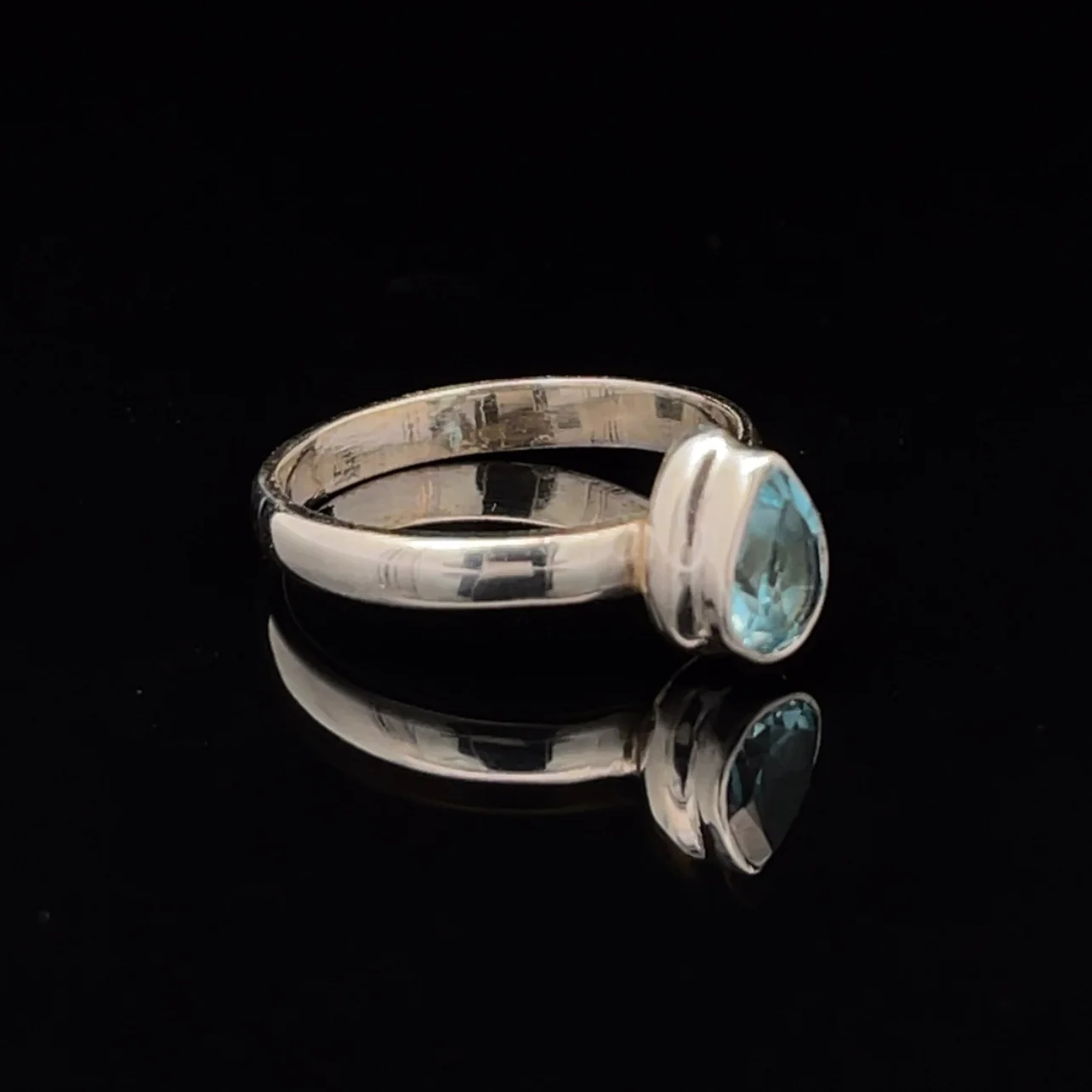 Sterling Silver Swiss Topaz Ring Size 9 - Image 2