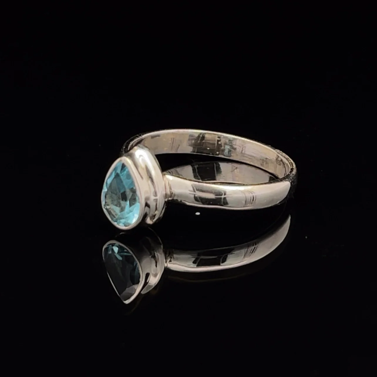 Sterling Silver Swiss Topaz Ring Size 9 - Image 3